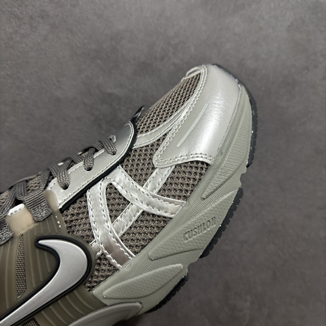 图片[5]-【公司级】NK V2k Runtekk 复古老爹鞋跑步鞋 HQ1678-200 材质上使用大面积网眼 皮革 TPU 组成 支撑和透气性肯定不错 中底处由 Cushlon 泡绵打造 保证在压马路时可以提供优秀脚感 并通过一手做旧氧化效果突出复古感 中底造型很容易让大家联想到巴黎世家3XL 增高效果同样不能忽视 尺码：36 36.5 37.5 38 38.5 39 40-选品中心