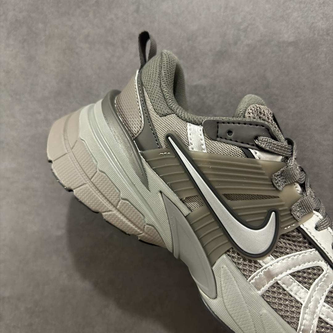 图片[6]-【公司级】NK V2k Runtekk 复古老爹鞋跑步鞋 HQ1678-200 材质上使用大面积网眼 皮革 TPU 组成 支撑和透气性肯定不错 中底处由 Cushlon 泡绵打造 保证在压马路时可以提供优秀脚感 并通过一手做旧氧化效果突出复古感 中底造型很容易让大家联想到巴黎世家3XL 增高效果同样不能忽视 尺码：36 36.5 37.5 38 38.5 39 40-选品中心