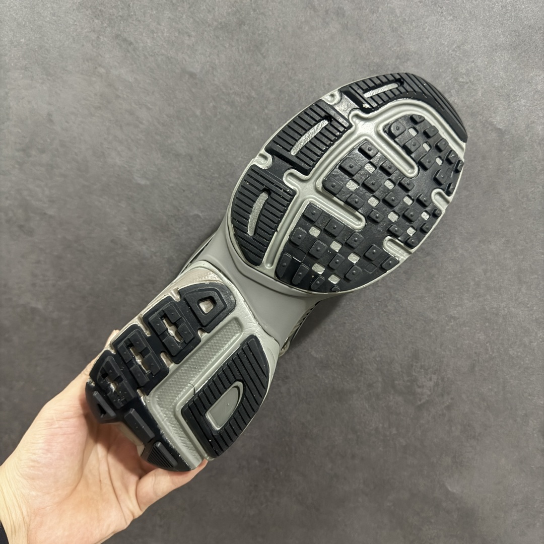 图片[9]-【公司级】NK V2k Runtekk 复古老爹鞋跑步鞋 HQ1678-200 材质上使用大面积网眼 皮革 TPU 组成 支撑和透气性肯定不错 中底处由 Cushlon 泡绵打造 保证在压马路时可以提供优秀脚感 并通过一手做旧氧化效果突出复古感 中底造型很容易让大家联想到巴黎世家3XL 增高效果同样不能忽视 尺码：36 36.5 37.5 38 38.5 39 40-选品中心