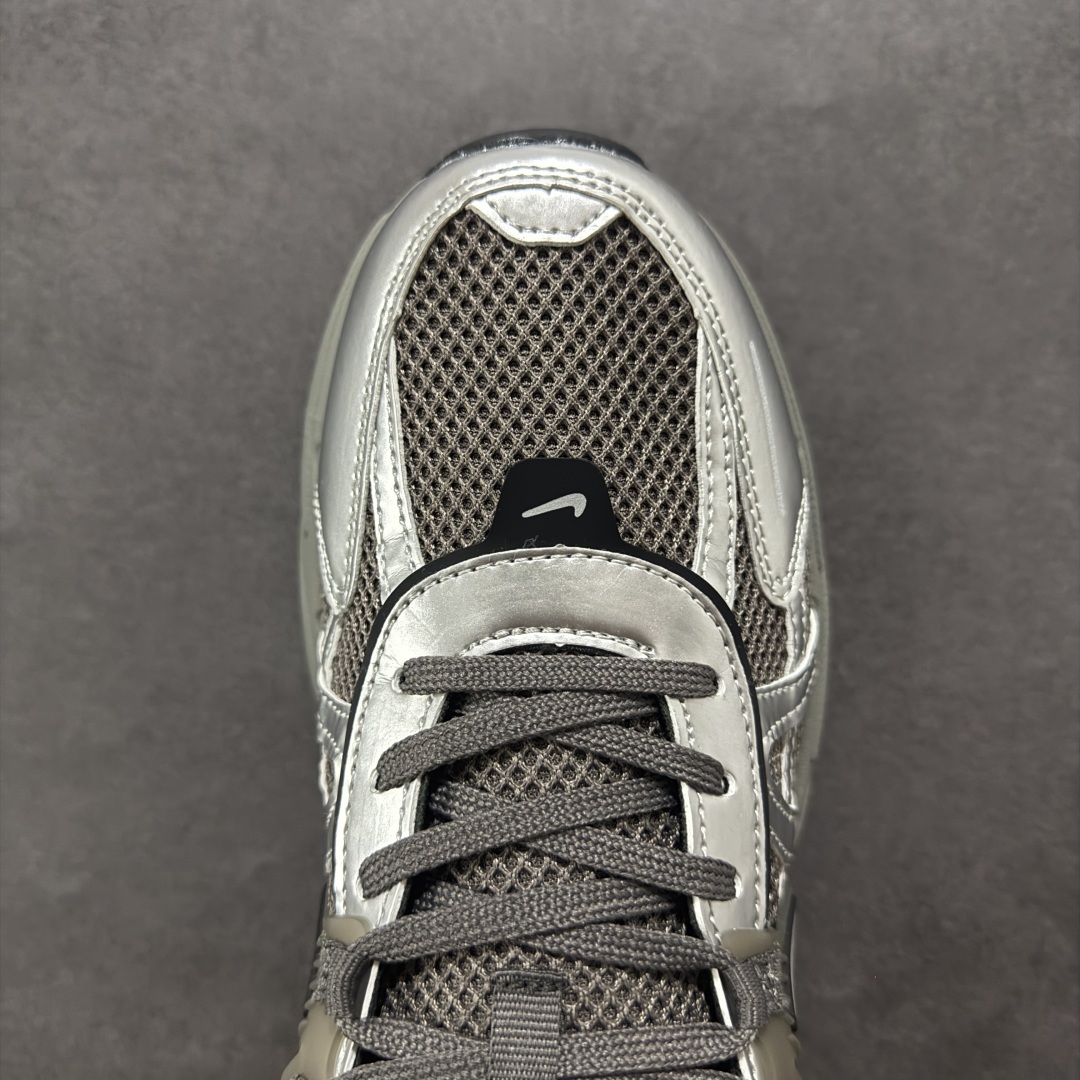 图片[8]-【公司级】NK V2k Runtekk 复古老爹鞋跑步鞋 HQ1678-200 材质上使用大面积网眼 皮革 TPU 组成 支撑和透气性肯定不错 中底处由 Cushlon 泡绵打造 保证在压马路时可以提供优秀脚感 并通过一手做旧氧化效果突出复古感 中底造型很容易让大家联想到巴黎世家3XL 增高效果同样不能忽视 尺码：36 36.5 37.5 38 38.5 39 40-选品中心