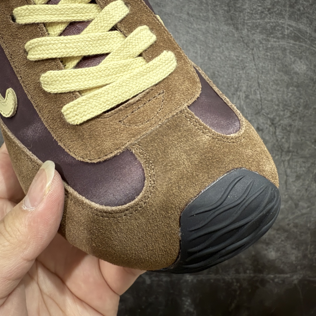 图片[4]-【M纯原】LOEWE 2025 | Ballet Runner 2.0 罗意威新款芭蕾舞鞋拼色德训鞋阿甘鞋 全套原纸板楦头开发 后跟3D注塑橡胶LOEWE徽标 原厂数据大底磨具 进口羊皮内里加鞋垫 磁吸翻盖盒 内配帆布防尘袋 配件齐全 官方一致 原装纸板中底 带采用反绒牛皮革拼接头层皮饰片鞋面材质 鞋身原装高密度防刮防水尼龙面料 不对称鞋头造型 作为LOEWE的标志性设计 超柔软轻便且灵活的鞋底 新的波浪纹理橡胶外底 延伸至鞋头 升级的柔软皮革内衬和鞋床 提供最大舒适感 后跟有3D注塑橡胶徽标 真皮和皮料混搭彰显复古风格 拼色拼接鞋面 非常高级隐藏式小内增高 脚后跟设计新颖 柔软舒适 会被评为年度最舒适的暴走鞋 如履平地 内娱明星杨幂等众多同款上脚 小红书 一系列素材图 极具爆款 尺码：35 36 37 38 39 40 41 42 43 44 45-选品中心