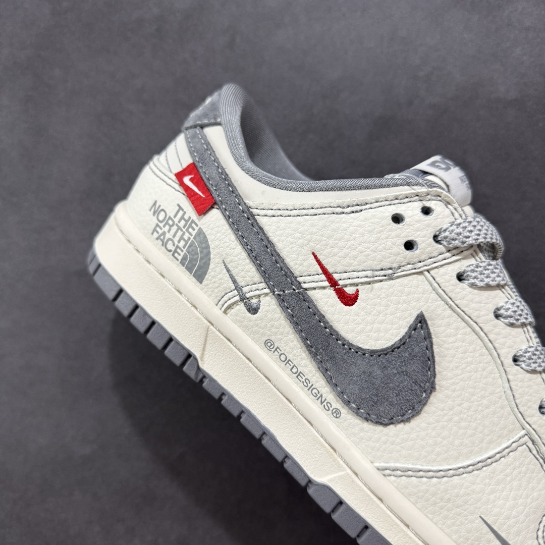   
【定制版】Nike SB Dunk Low 北面联名 米白灰勾 周年高端定制 低帮休闲板鞋 YX5