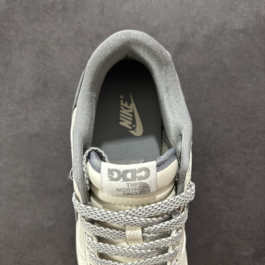   
【定制版】Nike SB Dunk Low 北面联名 米白灰勾 周年高端定制 低帮休闲板鞋 YX5