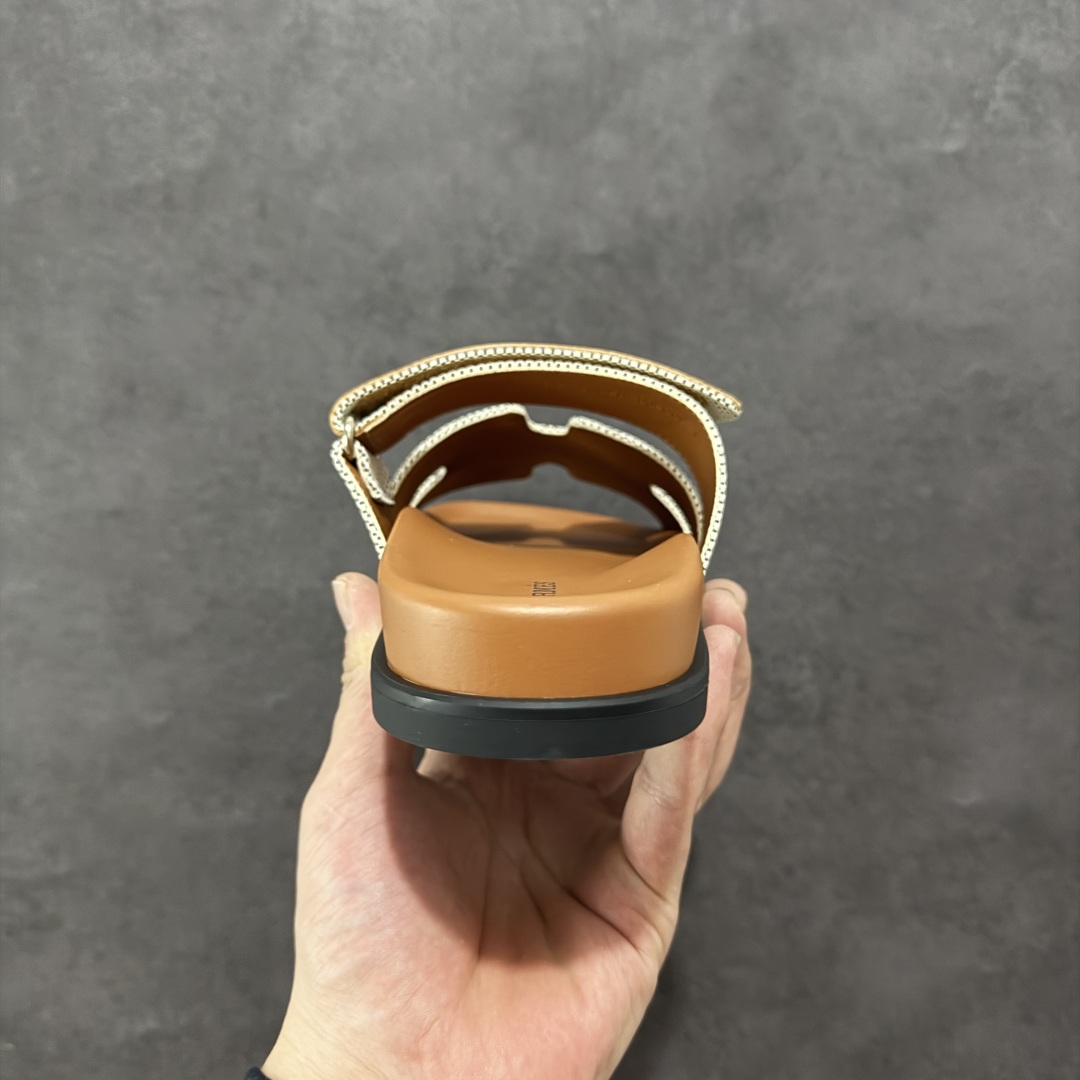 图片[4]-【X1版】爱马仕 东莞顶级版本 原版一比一开发 HERMES 爱马仕 20配色版本 HERMES 爱马仕 Chypre 平底一字拖鞋 经典系列2025 最新经典款拖鞋 经典皮面/呢绒/牛津面 今年绝比小爆款系列 高端零售可主推款。 原版一比一开发 专柜正品以发售 平台开始预售已上架，Zp 7000-10000+ 总计20个配色 首批3个配色已出货 大家放心选购 品质超赞👍 全鞋全真牛皮 私模独立开发原大底 市场独家 压花工艺 几乎接近一致 全套专柜一致包装。 男码先出 女码随后 尺码：35 36 37 38 39 40 41 42 43 44 45 46-选品中心