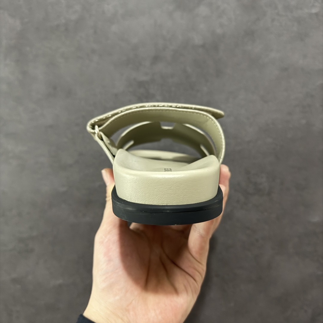 图片[4]-【X1版】爱马仕 东莞顶级版本 原版一比一开发 HERMES 爱马仕 20配色版本 HERMES 爱马仕 Chypre 平底一字拖鞋 经典系列2025 最新经典款拖鞋 经典皮面/呢绒/牛津面 今年绝比小爆款系列 高端零售可主推款。 原版一比一开发 专柜正品以发售 平台开始预售已上架，Zp 7000-10000+ 总计20个配色 首批3个配色已出货 大家放心选购 品质超赞👍 全鞋全真牛皮 私模独立开发原大底 市场独家 压花工艺 几乎接近一致 全套专柜一致包装。 男码先出 女码随后 尺码：35 36 37 38 39 40 41 42 43 44 45 46-选品中心