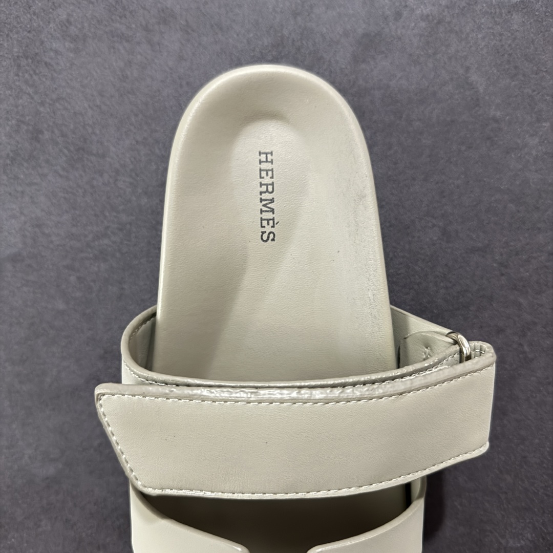 图片[7]-【X1版】爱马仕 东莞顶级版本 原版一比一开发 HERMES 爱马仕 20配色版本 HERMES 爱马仕 Chypre 平底一字拖鞋 经典系列2025 最新经典款拖鞋 经典皮面/呢绒/牛津面 今年绝比小爆款系列 高端零售可主推款。 原版一比一开发 专柜正品以发售 平台开始预售已上架，Zp 7000-10000+ 总计20个配色 首批3个配色已出货 大家放心选购 品质超赞👍 全鞋全真牛皮 私模独立开发原大底 市场独家 压花工艺 几乎接近一致 全套专柜一致包装。 男码先出 女码随后 尺码：35 36 37 38 39 40 41 42 43 44 45 46-选品中心