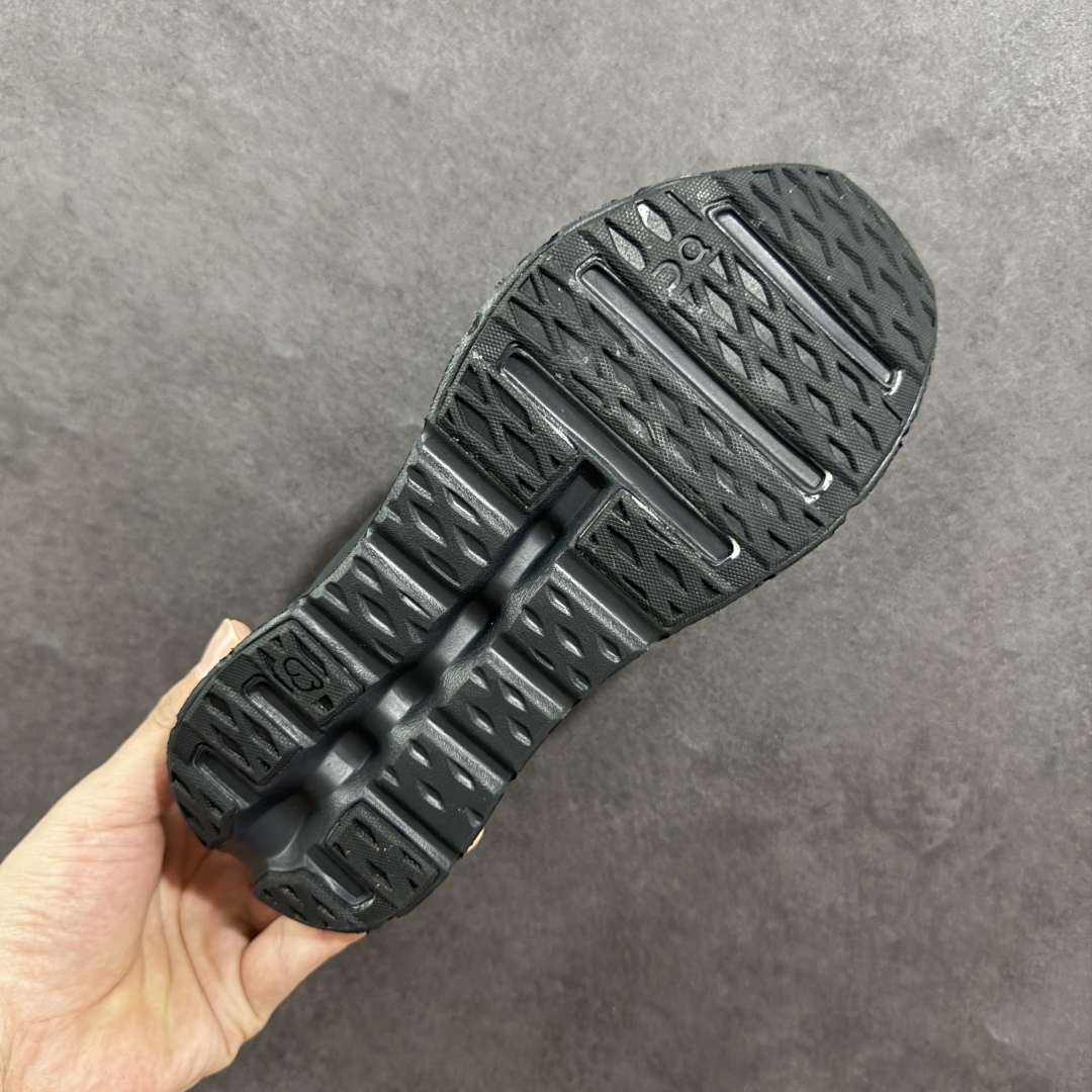 200 【PE版本】ON昂跑系列 鞋面采用一体成型布料 有弹性非常透气 鞋底是镂空设计