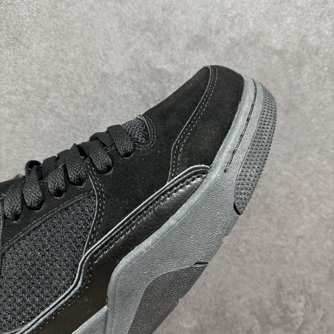 图片[5]-【公司级】Air Jordan 4 Retro Flight Court \”Black Cat\” 低帮 重置黑猫 AJ4 乔丹4代 aj4 乔4 低邦 黑色 乔丹篮球鞋系列 鞋款整体以黑色麂皮打造，鞋舌及后跟Jumpman Logo采用灰色刺绣点缀，后跟侧身Flighth字样也辅以灰色刺绣呈现，秉承轻量化的速度型篮球鞋设计思想完成设计，降低重量的同时提升舒适度，中底延续前作使用了分离式后掌可视化Air Soles气垫。鞋带孔和后跟鞋提以籃网为造型灵感，将篮球运动巧妙融入到鞋款的设计之中，使鞋身整体富有流动性、节奏感和优雅气质。 货号：HF3255-010 尺码：36 36.5 37.5 38 38.5 39 40 40.5 41 42 42.5 43 44 44.5 45-选品中心