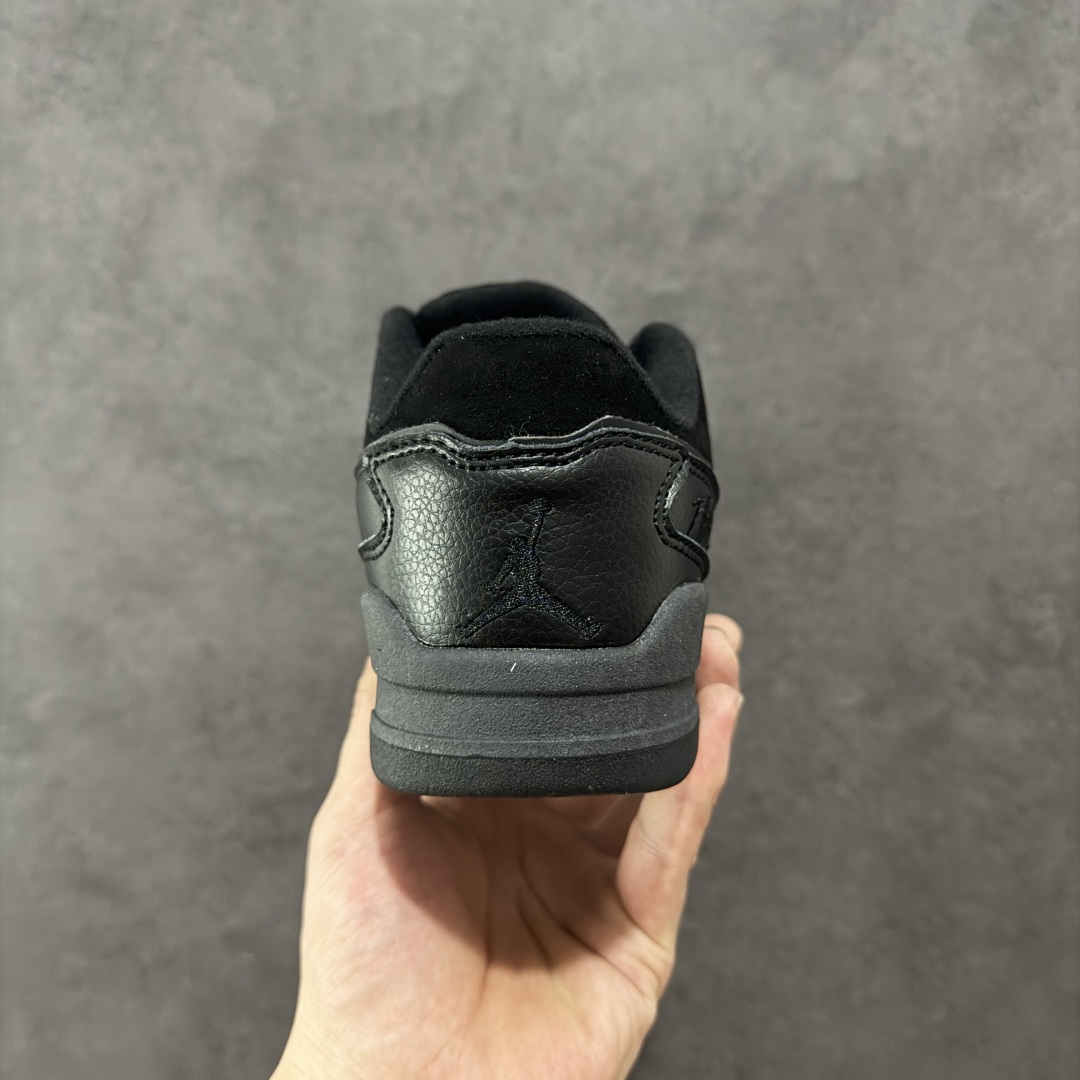 图片[4]-【公司级】Air Jordan 4 Retro Flight Court \”Black Cat\” 低帮 重置黑猫 AJ4 乔丹4代 aj4 乔4 低邦 黑色 乔丹篮球鞋系列 鞋款整体以黑色麂皮打造，鞋舌及后跟Jumpman Logo采用灰色刺绣点缀，后跟侧身Flighth字样也辅以灰色刺绣呈现，秉承轻量化的速度型篮球鞋设计思想完成设计，降低重量的同时提升舒适度，中底延续前作使用了分离式后掌可视化Air Soles气垫。鞋带孔和后跟鞋提以籃网为造型灵感，将篮球运动巧妙融入到鞋款的设计之中，使鞋身整体富有流动性、节奏感和优雅气质。 货号：HF3255-010 尺码：36 36.5 37.5 38 38.5 39 40 40.5 41 42 42.5 43 44 44.5 45-选品中心