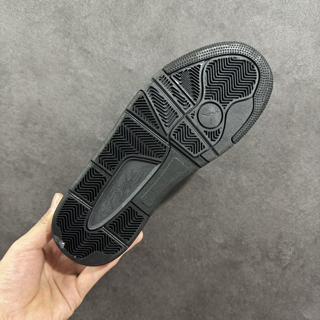 图片[9]-【公司级】Air Jordan 4 Retro Flight Court \”Black Cat\” 低帮 重置黑猫 AJ4 乔丹4代 aj4 乔4 低邦 黑色 乔丹篮球鞋系列 鞋款整体以黑色麂皮打造，鞋舌及后跟Jumpman Logo采用灰色刺绣点缀，后跟侧身Flighth字样也辅以灰色刺绣呈现，秉承轻量化的速度型篮球鞋设计思想完成设计，降低重量的同时提升舒适度，中底延续前作使用了分离式后掌可视化Air Soles气垫。鞋带孔和后跟鞋提以籃网为造型灵感，将篮球运动巧妙融入到鞋款的设计之中，使鞋身整体富有流动性、节奏感和优雅气质。 货号：HF3255-010 尺码：36 36.5 37.5 38 38.5 39 40 40.5 41 42 42.5 43 44 44.5 45-选品中心