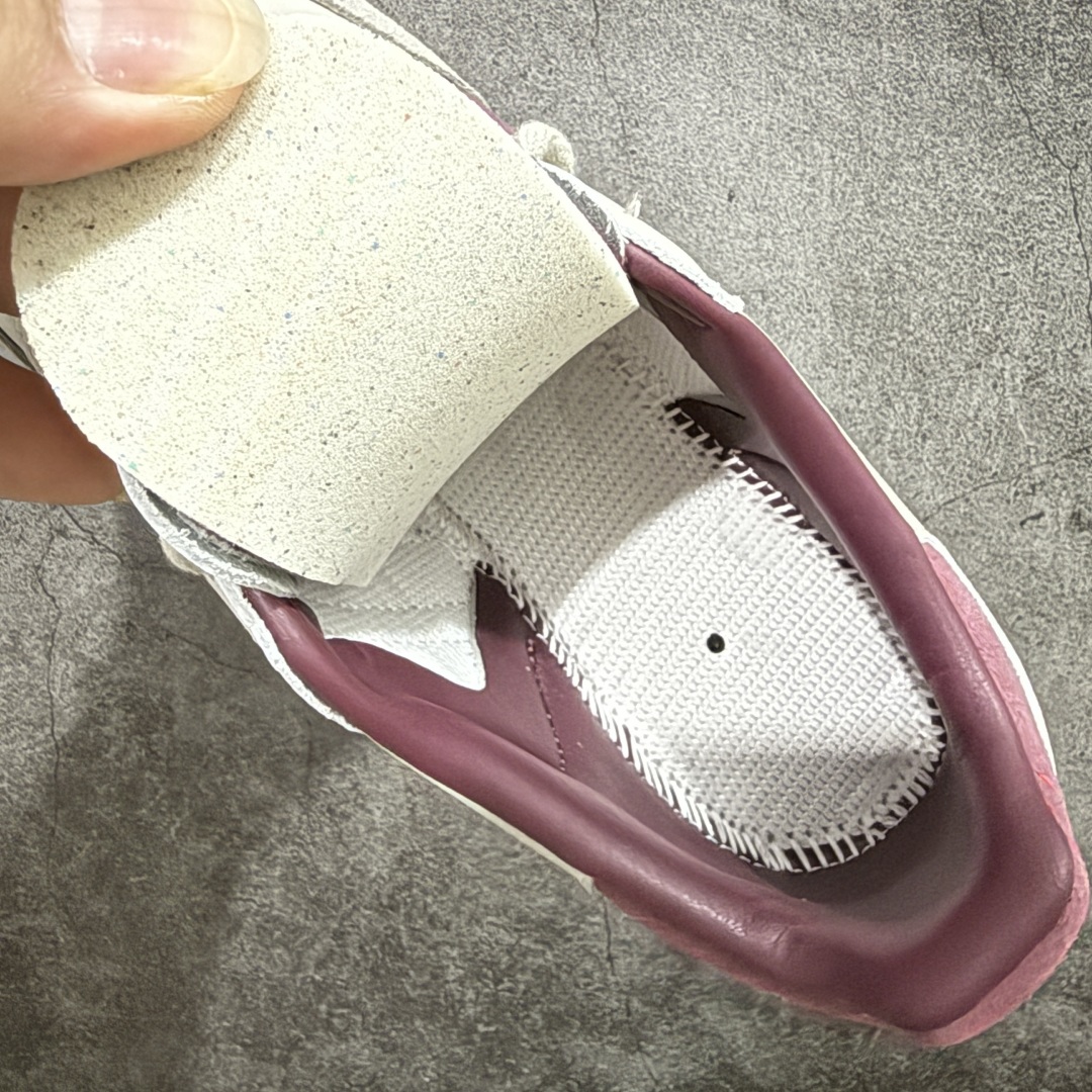 图片[8]-【CG纯原】市面最顶级品质没有之一！ 此版鞋身全部采用进口原厂头层皮 原厂头层 区分市面偷工减料！ Adidas Originals Samba 桑巴德训鞋 灰红 原版原楦原材，99.999%还原度 鞋带都是原厂的，系鞋带的方式都同步ZP！ 货号：ID1482 尺码：36 36.5 37 38 38.5 39 40 40.5 41 42 42.5 43 44 44.5 45-选品中心