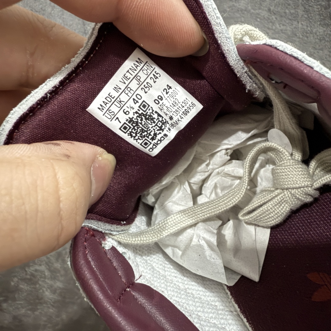 图片[6]-【CG纯原】市面最顶级品质没有之一！ 此版鞋身全部采用进口原厂头层皮 原厂头层 区分市面偷工减料！ Adidas Originals Samba 桑巴德训鞋 灰红 原版原楦原材，99.999%还原度 鞋带都是原厂的，系鞋带的方式都同步ZP！ 货号：ID1482 尺码：36 36.5 37 38 38.5 39 40 40.5 41 42 42.5 43 44 44.5 45-选品中心