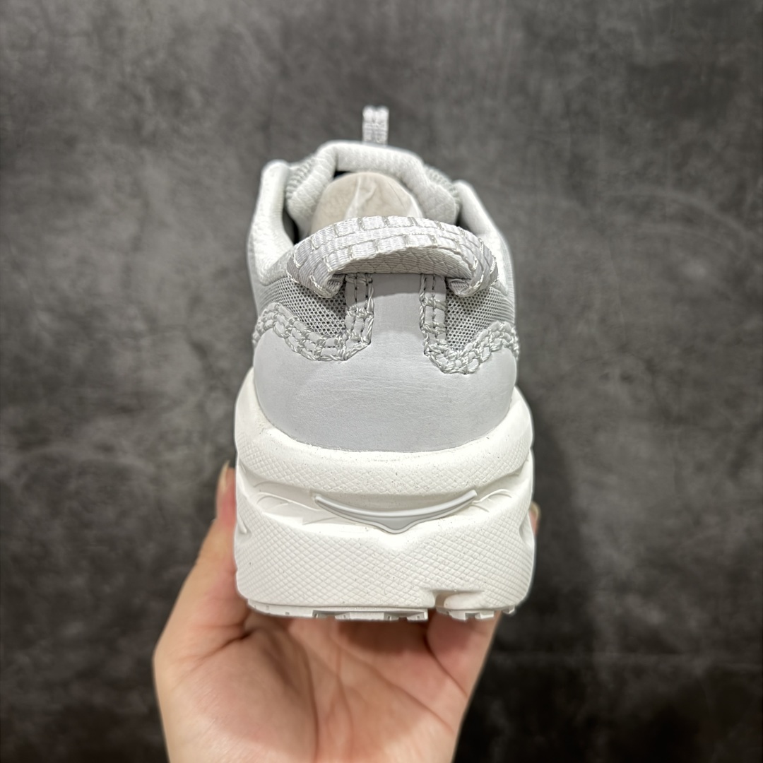 图片[4]-【公司级】HOKA ONE ONE Bondi B3 LS 运动舒适低帮跑步鞋 男女同款 高品质 原材料开发 邦代鞋头采用牛皮革材质 网面是MONO 纱材质 ，里面是蜂窝煤透气网眼定型。后跟设计采用皮革双缝线 ，HOKA经典的厚底设计。 鞋底采用EVA板材发泡 脚感舒适 减震耐磨透气跑步运动鞋 尺码 36 36.5 37.5 38 38.5 39 40 40.5 41 42 42.5 43 44 44.5 45 46 47-选品中心