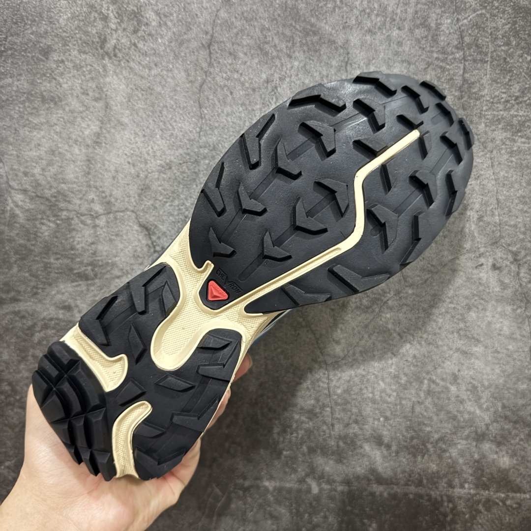 图片[9]-【PZ纯原】SALOMON XT-6 萨洛蒙潮流越野机能户外功能鞋 风尚千蓝 473816 全新版本出货 好货不怕晚 品质 细节 材料都是肉眼可以见！ 售前售后也是其它工厂无法匹敌！ 纯原外贸平台特供订单 耗时半年巨作 全套原纸板楦头开发 原厂特供网布配套加持 确保原汁原味 完美呈现版型 原档数据独家私模五层组合大底 原装Ortholite轻量化鞋垫 中底布带钢印编号 原厂TPU锁扣 进口港宝加持 后跟自然饱满 还原公司包裹性 鞋面以“锯齿”状的包裹系统呈现 在基色底之下加入了各种色点缀 将公司的最新技术和时尚前卫的造型融入耐用的长跑款式中 鞋面由 TPU 薄膜制成 并焊接在高耐磨网眼上 使其既时尚又坚固 由 ACS底盘支撑 可增强稳定性和支撑力 以及由橡胶凸耳 Contragrip外底覆盖的 EVA 缓冲中底 旨在应对崎岖的地形 鞋舌上的彩色Salomon 标签、Quicklace 系统以及鞋头、鞋舌和鞋跟上的附加品牌使细节更加完美 让穿着者可以轻松驾驭户外与通勤下的任何运动生活场景 无缝鞋身户外随意纵横 颜值与脚感兼备 出街通勤 绝对非常吸睛 你值得拥有 尺码：36 36.5 37.5 38 38.5 39 40 40.5 41 42 42.5 43 44 44.5 45-选品中心