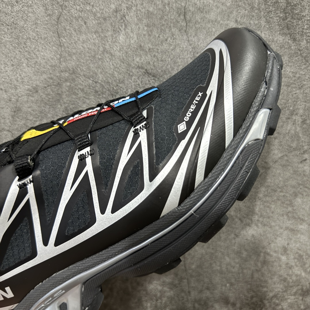 图片[6]-【PZ纯原】SALOMON XT-6 GTX 萨洛蒙潮流越野机能户外功能鞋 防水黑银 474506 全新版本出货 好货不怕晚 品质 细节 材料都是肉眼可以见！ 售前售后也是其它工厂无法匹敌！ 纯原外贸平台特供订单 耗时半年巨作 全套原纸板楦头开发 原厂特供网布配套加持 确保原汁原味 完美呈现版型 原档数据独家私模五层组合大底 原装Ortholite轻量化鞋垫 中底布带钢印编号 原厂TPU锁扣 进口港宝加持 后跟自然饱满 还原公司包裹性 鞋面以“锯齿”状的包裹系统呈现 在基色底之下加入了各种色点缀 将公司的最新技术和时尚前卫的造型融入耐用的长跑款式中 鞋面由 TPU 薄膜制成 并焊接在高耐磨网眼上 使其既时尚又坚固 由 ACS底盘支撑 可增强稳定性和支撑力 以及由橡胶凸耳 Contragrip外底覆盖的 EVA 缓冲中底 旨在应对崎岖的地形 鞋舌上的彩色Salomon 标签、Quicklace 系统以及鞋头、鞋舌和鞋跟上的附加品牌使细节更加完美 让穿着者可以轻松驾驭户外与通勤下的任何运动生活场景 无缝鞋身户外随意纵横 颜值与脚感兼备 出街通勤 绝对非常吸睛 你值得拥有 尺码：36 36.5 37.5 38 38.5 39 40 40.5 41 42 42.5 43 44 44.5 45-选品中心
