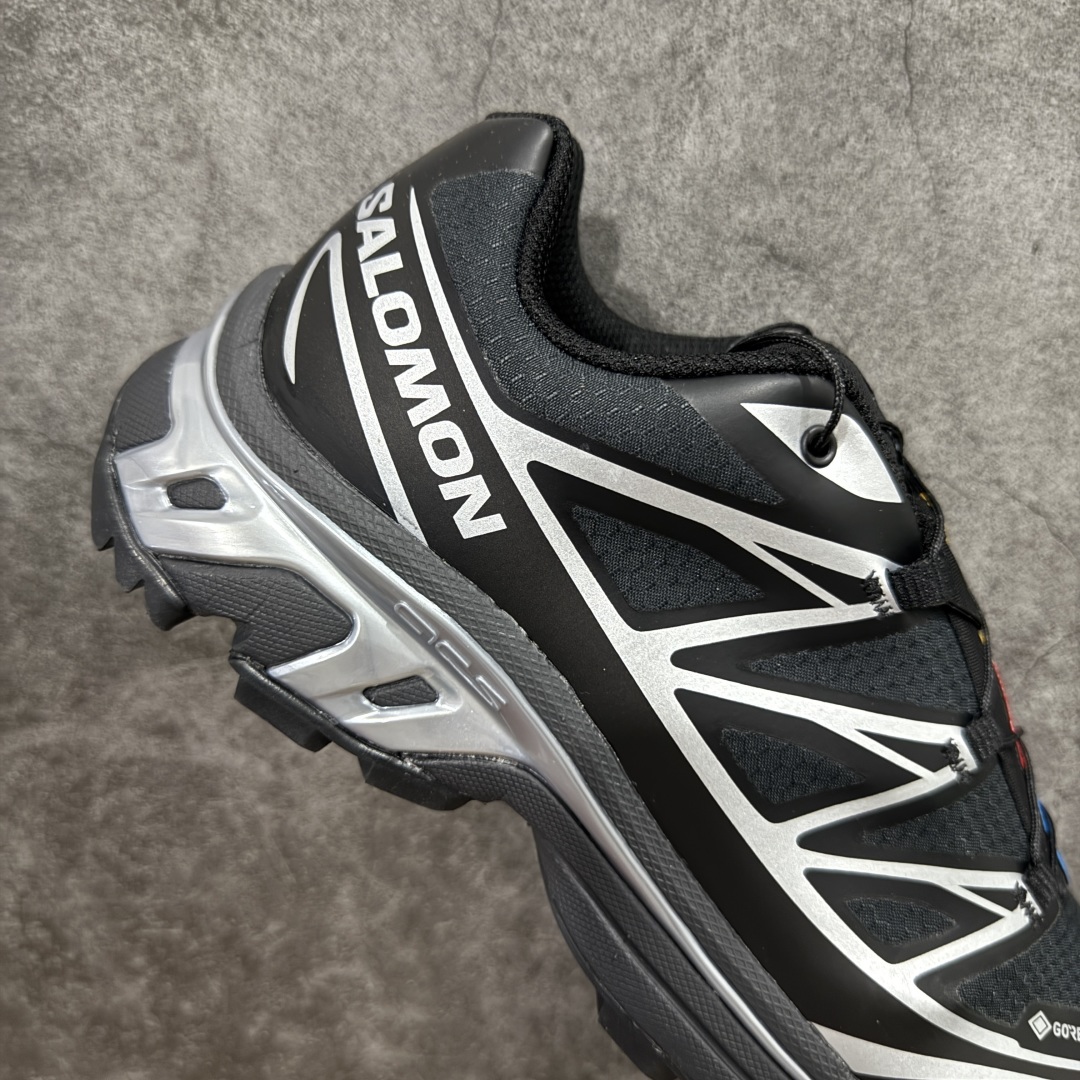 图片[7]-【PZ纯原】SALOMON XT-6 GTX 萨洛蒙潮流越野机能户外功能鞋 防水黑银 474506 全新版本出货 好货不怕晚 品质 细节 材料都是肉眼可以见！ 售前售后也是其它工厂无法匹敌！ 纯原外贸平台特供订单 耗时半年巨作 全套原纸板楦头开发 原厂特供网布配套加持 确保原汁原味 完美呈现版型 原档数据独家私模五层组合大底 原装Ortholite轻量化鞋垫 中底布带钢印编号 原厂TPU锁扣 进口港宝加持 后跟自然饱满 还原公司包裹性 鞋面以“锯齿”状的包裹系统呈现 在基色底之下加入了各种色点缀 将公司的最新技术和时尚前卫的造型融入耐用的长跑款式中 鞋面由 TPU 薄膜制成 并焊接在高耐磨网眼上 使其既时尚又坚固 由 ACS底盘支撑 可增强稳定性和支撑力 以及由橡胶凸耳 Contragrip外底覆盖的 EVA 缓冲中底 旨在应对崎岖的地形 鞋舌上的彩色Salomon 标签、Quicklace 系统以及鞋头、鞋舌和鞋跟上的附加品牌使细节更加完美 让穿着者可以轻松驾驭户外与通勤下的任何运动生活场景 无缝鞋身户外随意纵横 颜值与脚感兼备 出街通勤 绝对非常吸睛 你值得拥有 尺码：36 36.5 37.5 38 38.5 39 40 40.5 41 42 42.5 43 44 44.5 45-选品中心