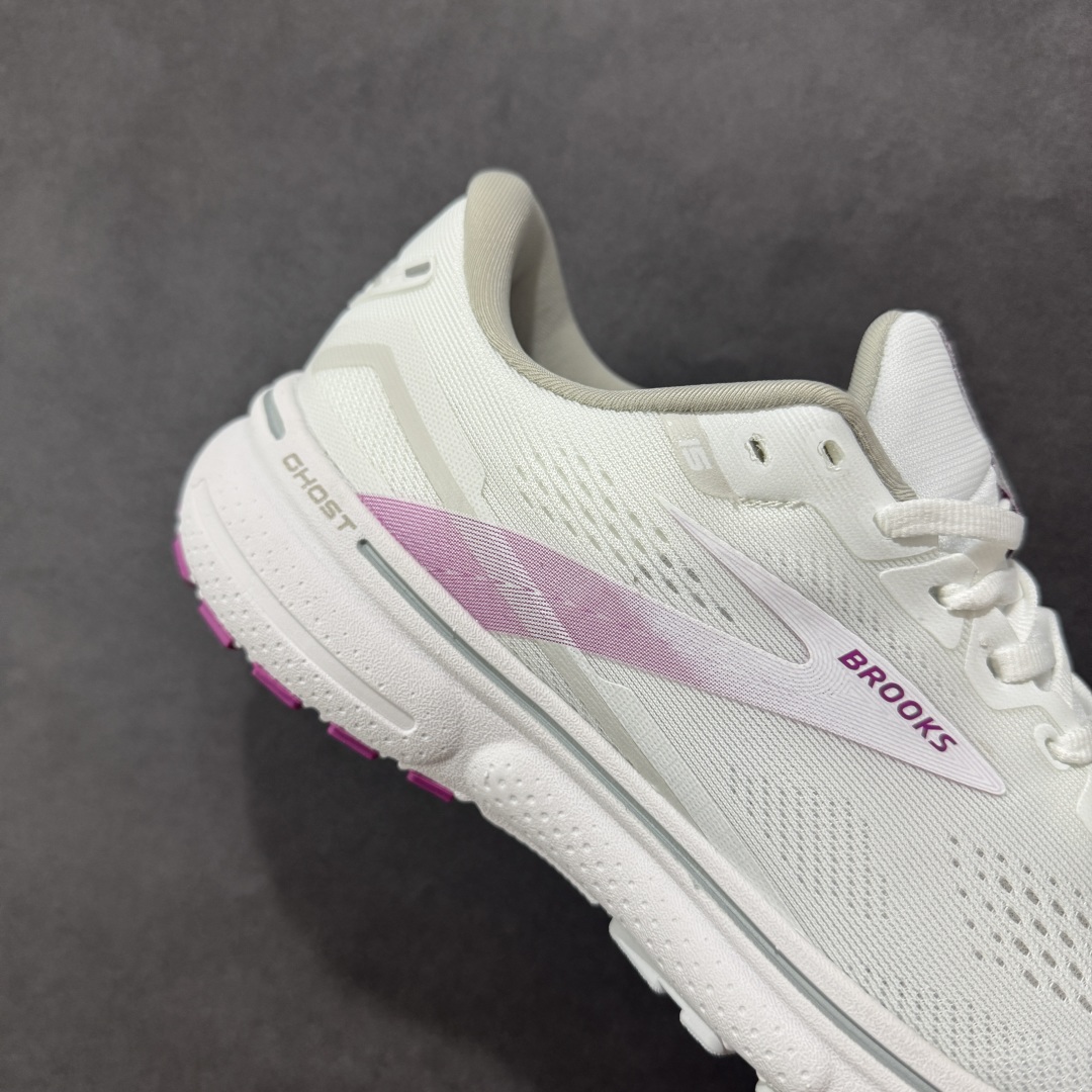 图片[6]-【公司级】布鲁克斯Brooks Ghost 幽灵 15 经典鞋款厚底增高运动老爹鞋 幽灵麦克斯，作为Brooks家的次顶级缓震跑鞋，Ghost 幽灵凭借优秀的脚感和穿着体验一直备受好评，是Brooks最畅销的鞋款之一。Ghost 15延续了该系列简洁大方的家族式设计语言，整体设计干净利落，大大的logo在沉稳中又透露着一丝张扬，任何年纪的跑者穿着都不会有违和感。工程针织鞋面带来贴合式的包裹体验，鞋面有一定的厚度，春秋，冬季都是非常不错的选择。大大的压胶LOGO有一定的拉扯强度，在优化鞋身设计的同时起到了稳定鞋面，提升稳定性的作用。鞋尖做了加强处理，而且硬度很高，来提升前掌的舒适度和保护性。后跟采用硬质港宝搭配环绕TPU的组合，来提升鞋身稳定性，配合充分的泡棉填充，包裹感十足。Ghost 15的中底采用了一体式DNA Loft V2泡棉，具有非常好的缓震性能，滚定性也非常好。橡胶厚度非常可观，鞋底巨大凹槽纹路，抓地性和止滑性都非常棒。Ghost 15的定位更偏向是一双综训鞋，兼顾缓震效能的同时回弹效果更佳。 尺码：36-46-选品中心