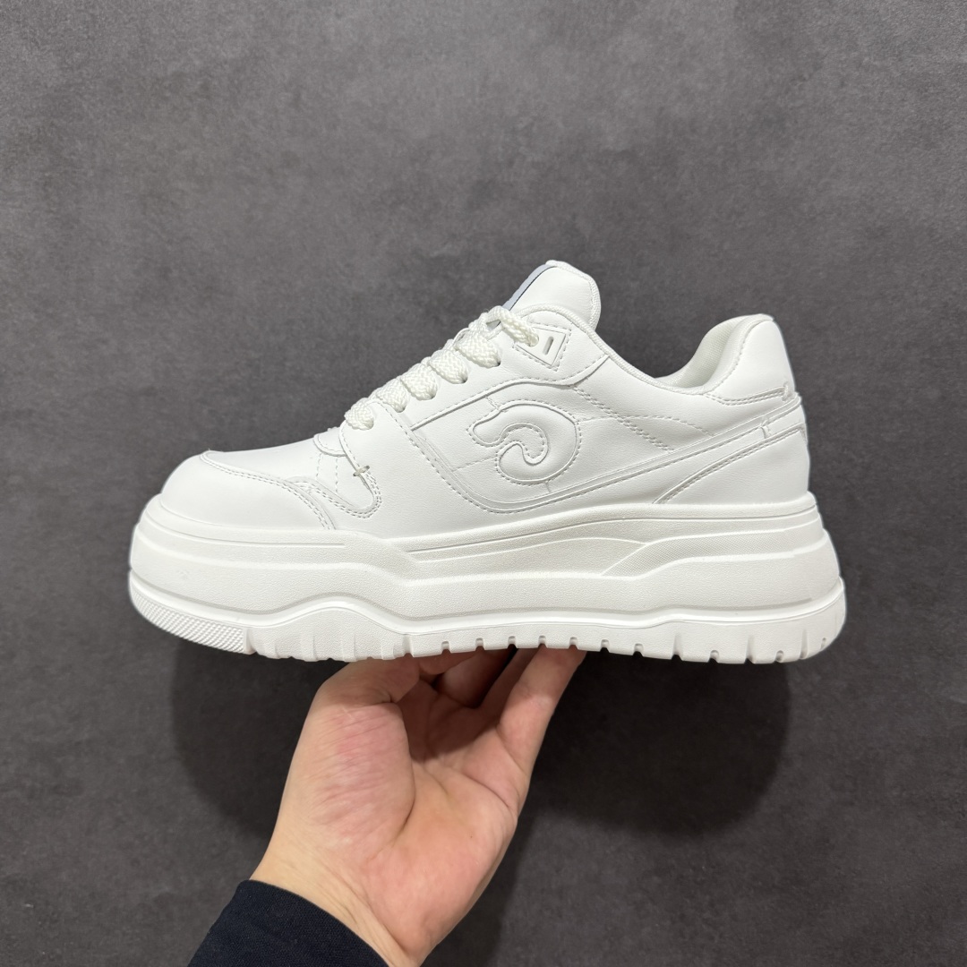 图片[2]-【公司级】2025赵露思同款 新晋潮流鞋靴品GGCC GG-CC 赛博做旧脏脏鞋【城市特工】 鞠婧祎上脚同款 厚底小白鞋 时髦look轻松定格 不费力展现率性氛围 原版正确大底 高档银盒 全套包装 赛博做旧工艺 耐看百搭 不拘一格 6.5cm增高厚底 大长腿既视感轻松拿捏 #越穿越喜欢系列 百搭不挑人 货号：G58U5338C 尺码：35 36 37 38 39 40-选品中心