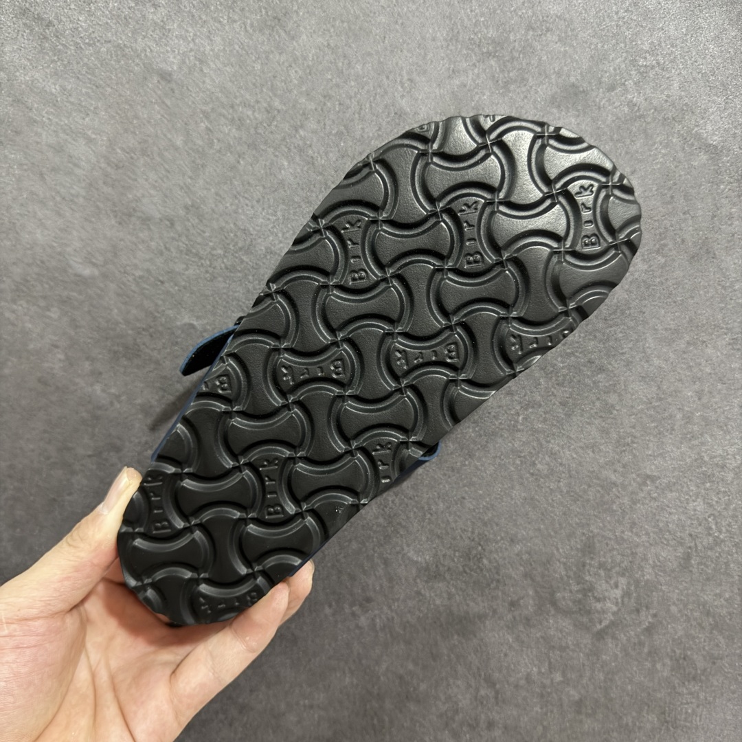 图片[9]-【公司级】博肯 Birkenstock 人字拖鞋 广东原产#德国百年知名鞋履品牌·博肯Birkenstock 勃肯#采用质地柔软牛皮绒面材质#中底搭载缓震软木橡胶 其特有的鞋床设计，贴合脚面穿着舒适 Birkenstock Milano中性软木鞋底经典款式，非常好搭，鞋底结实耐磨，适合夏天。 尺码：35-45(偏大一码)-选品中心