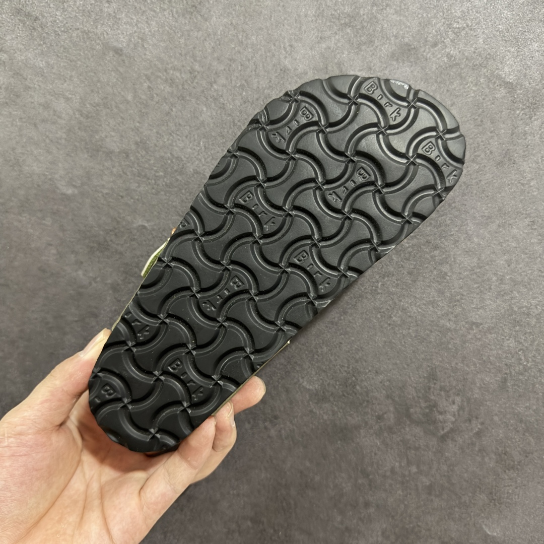 图片[9]-【公司级】博肯 Birkenstock 人字拖鞋 广东原产#德国百年知名鞋履品牌·博肯Birkenstock 勃肯#采用质地柔软牛皮绒面材质#中底搭载缓震软木橡胶 其特有的鞋床设计，贴合脚面穿着舒适 Birkenstock Milano中性软木鞋底经典款式，非常好搭，鞋底结实耐磨，适合夏天。 尺码：35-45(偏大一码)-选品中心