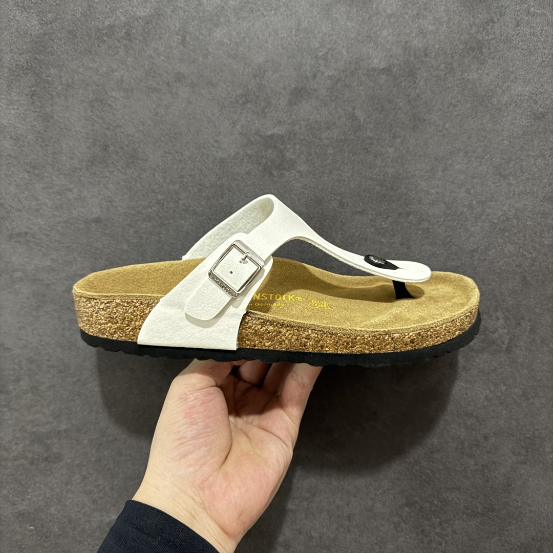 【公司级】博肯 Birkenstock 人字拖鞋 广东原产#德国百年知名鞋履品牌·博肯Birkenstock 勃肯#采用质地柔软牛皮绒面材质#中底搭载缓震软木橡胶 其特有的鞋床设计,贴合脚面穿着舒适 Birkenstock Milano中性软木鞋底经典款式,非常好搭,鞋底结实耐磨,适合夏天。 尺码:35-45(偏大一码)-选品中心