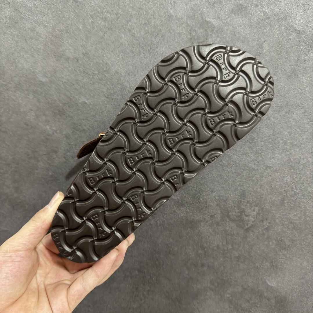 图片[9]-【公司级】博肯 Birkenstock 人字拖鞋 广东原产#德国百年知名鞋履品牌·博肯Birkenstock 勃肯#采用质地柔软牛皮绒面材质#中底搭载缓震软木橡胶 其特有的鞋床设计，贴合脚面穿着舒适 Birkenstock Milano中性软木鞋底经典款式，非常好搭，鞋底结实耐磨，适合夏天。 尺码：35-45(偏大一码)-选品中心