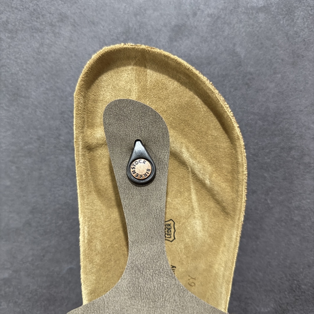图片[8]-【公司级】博肯 Birkenstock 人字拖鞋 广东原产#德国百年知名鞋履品牌·博肯Birkenstock 勃肯#采用质地柔软牛皮绒面材质#中底搭载缓震软木橡胶 其特有的鞋床设计，贴合脚面穿着舒适 Birkenstock Milano中性软木鞋底经典款式，非常好搭，鞋底结实耐磨，适合夏天。 尺码：35-45(偏大一码)-选品中心