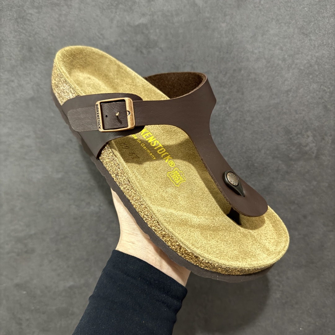 图片[3]-【公司级】博肯 Birkenstock 人字拖鞋 广东原产#德国百年知名鞋履品牌·博肯Birkenstock 勃肯#采用质地柔软牛皮绒面材质#中底搭载缓震软木橡胶 其特有的鞋床设计，贴合脚面穿着舒适 Birkenstock Milano中性软木鞋底经典款式，非常好搭，鞋底结实耐磨，适合夏天。 尺码：35-45(偏大一码)-选品中心