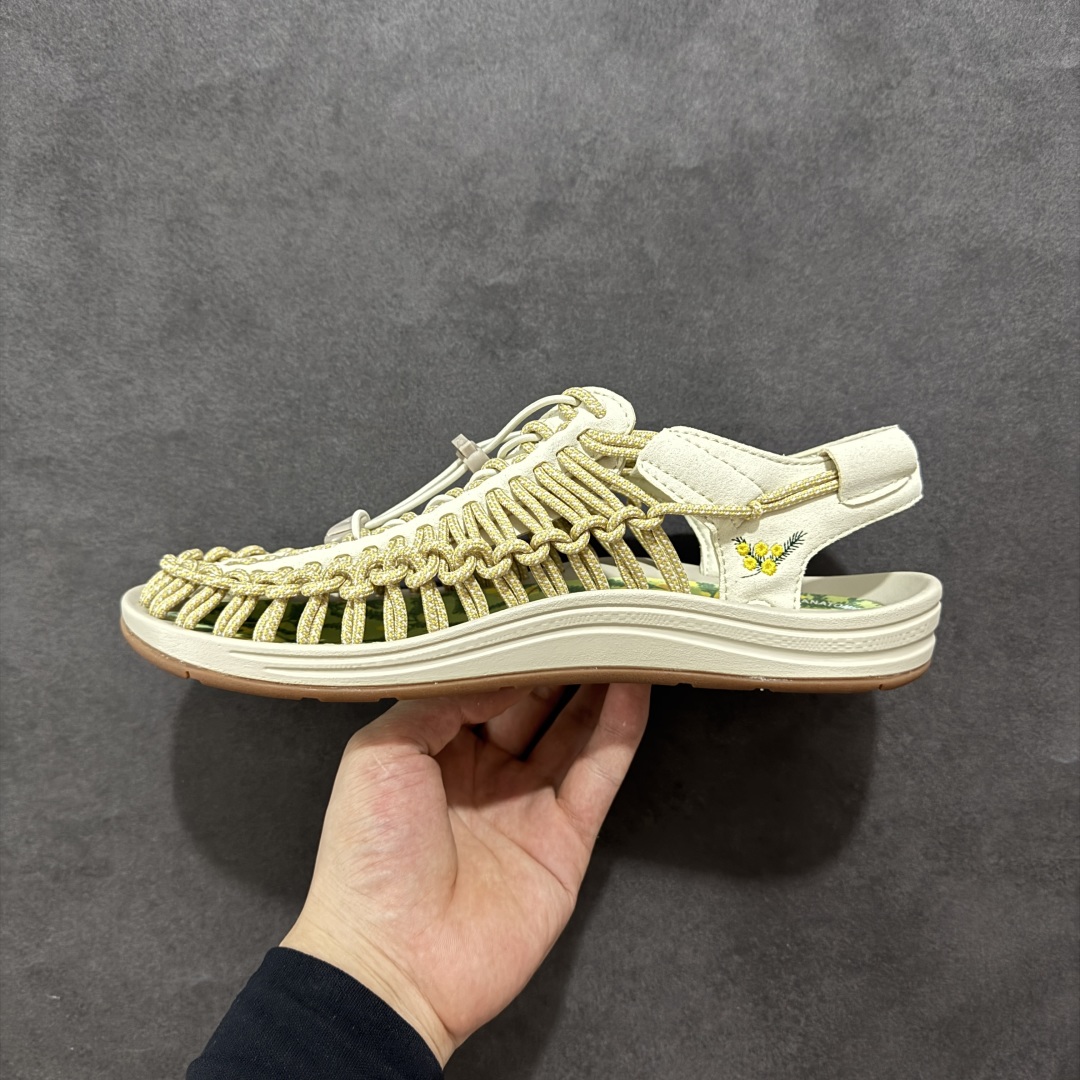 图片[2]-【公司级】人气户外休闲鞋品牌-科恩Keen Uneek Flat-M 平底编织弹力穿搭溯溪涉水休闲户外凉鞋 外贸订单出口品质 采用进口机台编制两根尼龙绳组成鞋面(快干衬里原料!!) 原装轻量级EVA中底缓震材质组合防滑橡胶外底部 夏季潮鞋,文青界的凉鞋至尊 都市机能户外品牌 KEEN 向来积极为其旗下大热鞋款 UNEEK 推出联名款，后跟为全封闭设计，快干衬里，HIGH-TRACTION橡胶外底，及轻量级EVA中底，达到轻量缓震的同时减轻重量。 尺码：36 37 38 40 41 42 43 44 45-选品中心