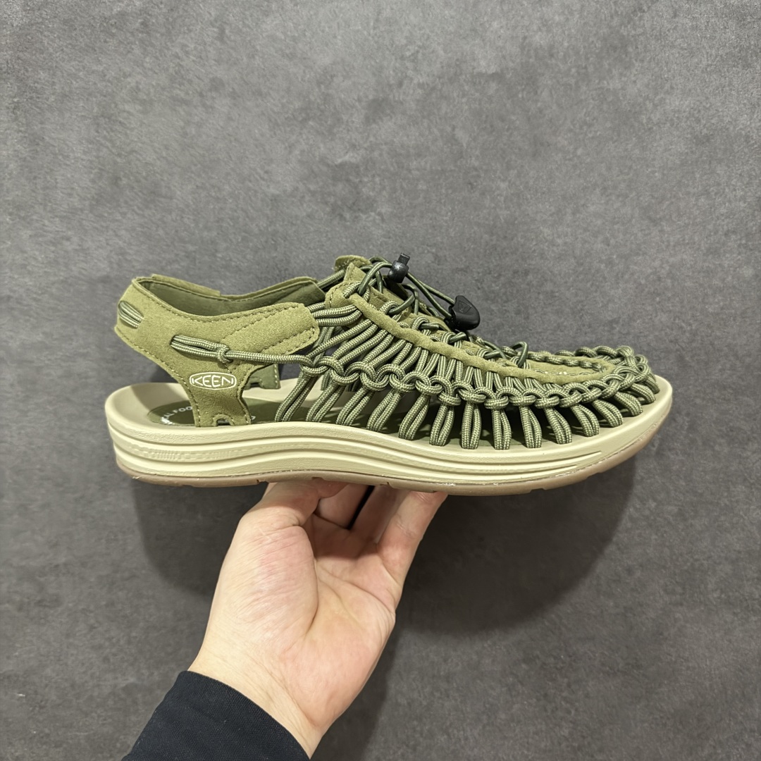 【公司级】人气户外休闲鞋品牌-科恩Keen Uneek Flat-M 平底编织弹力穿搭溯溪涉水休闲户外凉鞋 外贸订单出口品质 采用进口机台编制两根尼龙绳组成鞋面(快干衬里原料!!) 原装轻量级EVA中底缓震材质组合防滑橡胶外底部 夏季潮鞋,文青界的凉鞋至尊 都市机能户外品牌 KEEN 向来积极为其旗下大热鞋款 UNEEK 推出联名款,后跟为全封闭设计,快干衬里,HIGH-TRACTION橡胶外底,及轻量级EVA中底,达到轻量缓震的同时减轻重量。 尺码:36 37 38 40 41 42 43 44 45-选品中心