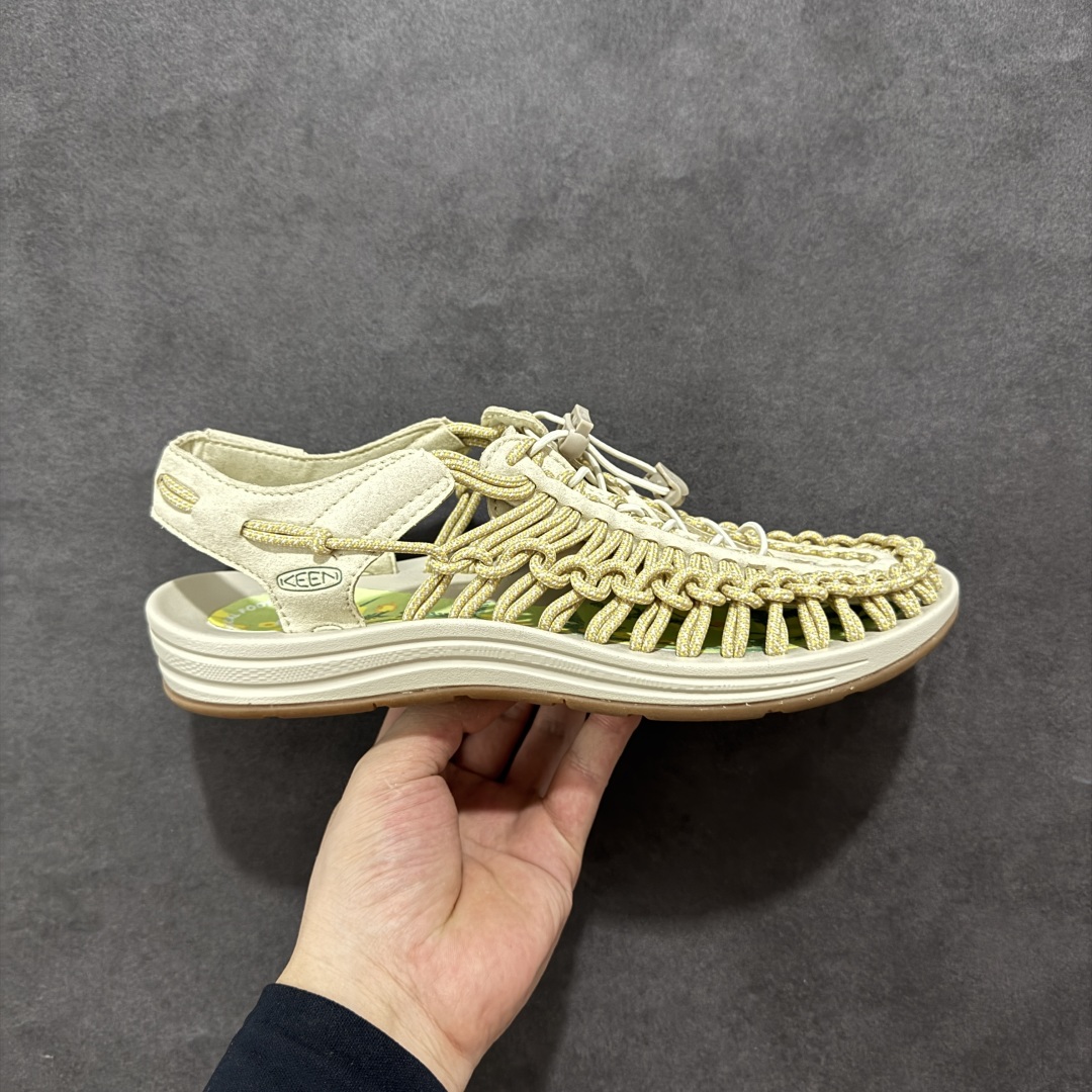 【公司级】人气户外休闲鞋品牌-科恩Keen Uneek Flat-M 平底编织弹力穿搭溯溪涉水休闲户外凉鞋 外贸订单出口品质 采用进口机台编制两根尼龙绳组成鞋面(快干衬里原料!!) 原装轻量级EVA中底缓震材质组合防滑橡胶外底部 夏季潮鞋,文青界的凉鞋至尊 都市机能户外品牌 KEEN 向来积极为其旗下大热鞋款 UNEEK 推出联名款,后跟为全封闭设计,快干衬里,HIGH-TRACTION橡胶外底,及轻量级EVA中底,达到轻量缓震的同时减轻重量。 尺码:36 37 38 40 41 42 43 44 45-选品中心