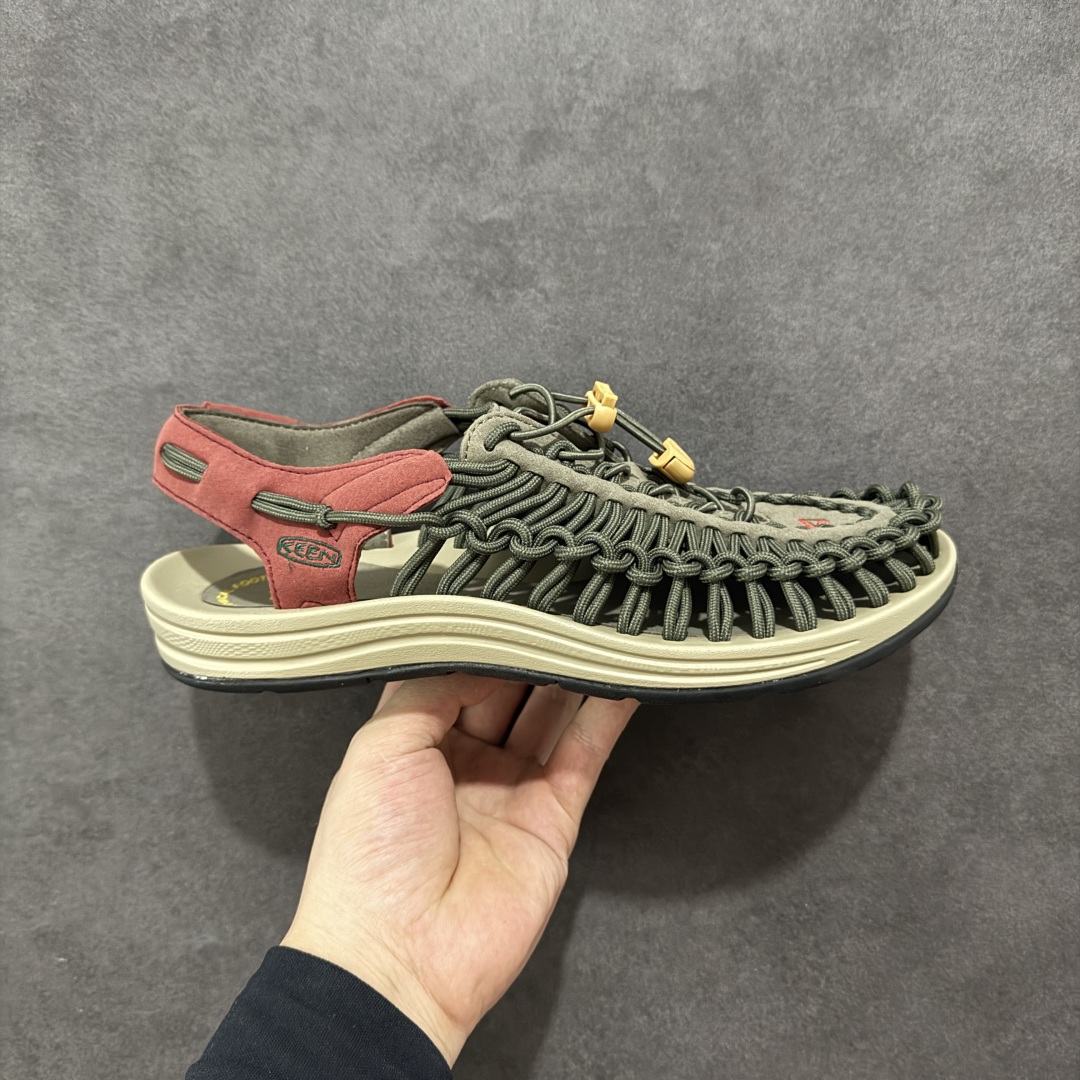 【公司级】人气户外休闲鞋品牌-科恩Keen Uneek Flat-M 平底编织弹力穿搭溯溪涉水休闲户外凉鞋 外贸订单出口品质 采用进口机台编制两根尼龙绳组成鞋面(快干衬里原料!!) 原装轻量级EVA中底缓震材质组合防滑橡胶外底部 夏季潮鞋,文青界的凉鞋至尊 都市机能户外品牌 KEEN 向来积极为其旗下大热鞋款 UNEEK 推出联名款,后跟为全封闭设计,快干衬里,HIGH-TRACTION橡胶外底,及轻量级EVA中底,达到轻量缓震的同时减轻重量。 尺码:36 37 38 40 41 42 43 44 45-选品中心
