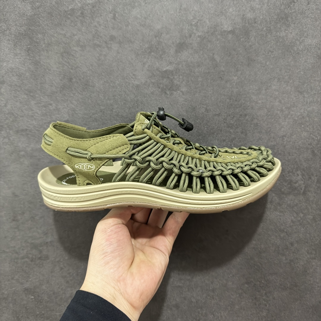 【公司级】人气户外休闲鞋品牌-科恩Keen Uneek Flat-M 平底编织弹力穿搭溯溪涉水休闲户外凉鞋 外贸订单出口品质 采用进口机台编制两根尼龙绳组成鞋面(快干衬里原料!!) 原装轻量级EVA中底缓震材质组合防滑橡胶外底部 夏季潮鞋,文青界的凉鞋至尊 都市机能户外品牌 KEEN 向来积极为其旗下大热鞋款 UNEEK 推出联名款,后跟为全封闭设计,快干衬里,HIGH-TRACTION橡胶外底,及轻量级EVA中底,达到轻量缓震的同时减轻重量。 尺码:36 37 38 40 41 42 43 44 45-选品中心