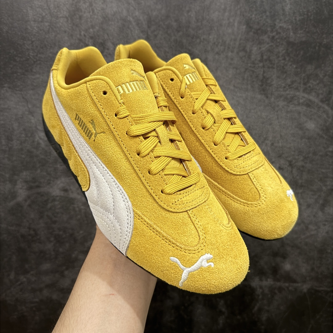 【CS纯原版】Puma Speedcat OG Sparco 彪马罗马阿莫尔系列 复古运动休闲赛车跑鞋 粉白 市场第一梯队品质 版型 细节 烫金走线 完全碾压市场任意版本 欢迎对比🆚 工厂耗时3个月开发 原装档案原数据纸版楦型 采用固色翻毛皮鞋面材质(正确二次成型\'猛帮\'成型工艺🆚区别市面版本!!) 外置原数据开发轻量耐磨橡胶大底💪🏻 全球知名运动品牌PUMA宝马赛车系列 融合了宝马车队的标志性配色 以趣味十足又前卫复古的设计引领潮流 将赛道精神融入街头时尚 开启前卫竞速之旅 主打前卫复古风 Roma鞋款的鞋侧以复古的流线造型 缀以宝马经典Logo 巧妙吸睛 而Speedcat鞋款以亮眼三色条纹元素缀以舒适鞋面 赋予了独特的个性美学 演绎赛车的无尽能量 货号:398846-06 尺码:35-45-选品中心