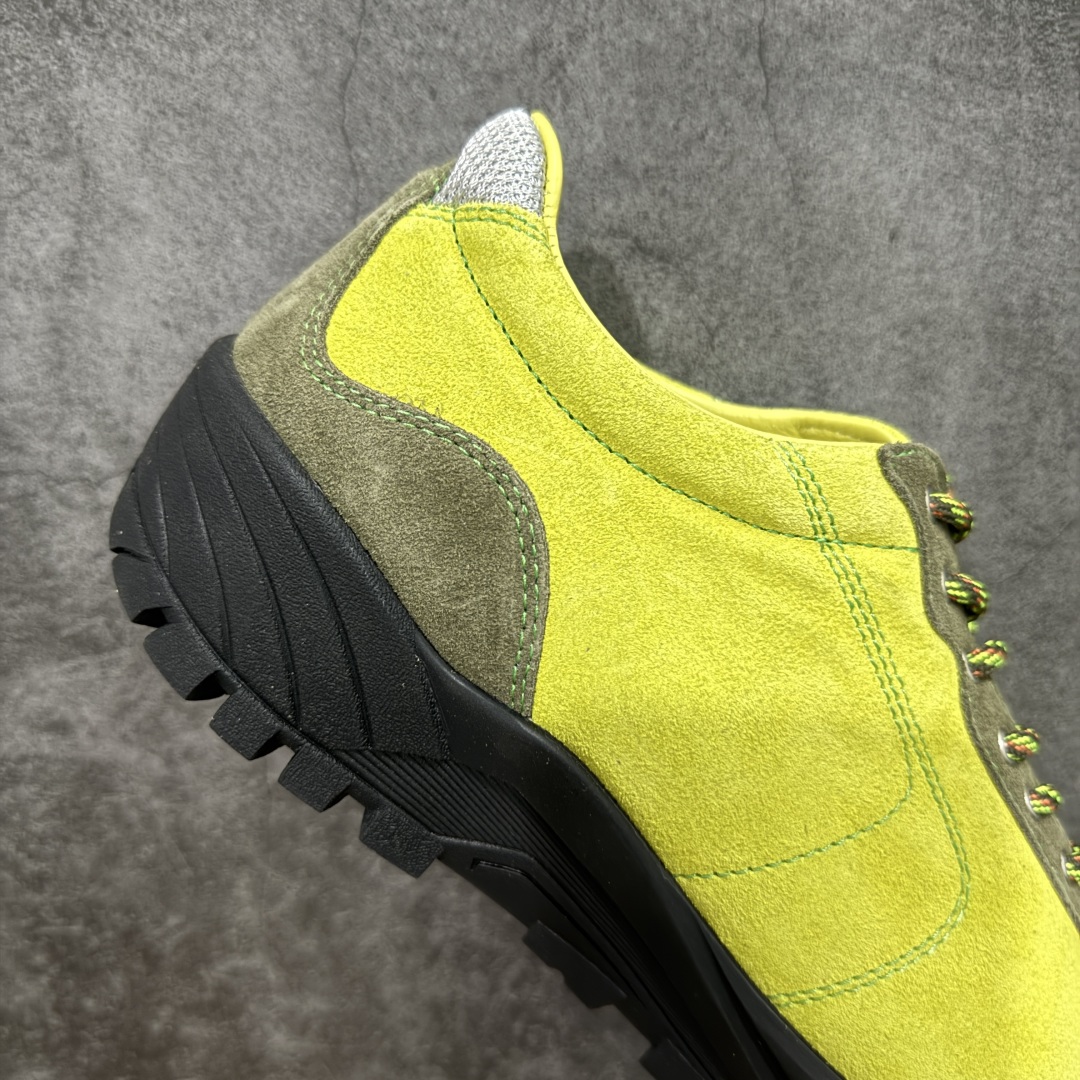 图片[7]-【莞产渠道】TEARS.RIP联名Tres Bien小众德训鞋男士户外休闲鞋露营旅行徒步鞋 来自瑞典的复合式选品店 TRÈS BIEN 今番正式推出名为「TRÈS BIEN EVERYWEAR」的系列，旨在提供消费者一个适合任何场合的衣柜，其中即包括携手义大利制鞋厂牌 Diemme 合作的全新联名鞋履。 该款以 Diemme Modiva Suede Hiker 为基础，专注于时尚外观、耐用实穿性进行改造，采用绒面革鞋面搭配全皮衬里，而活泼的对比元素、撞色效果更为设计亮点，包括突出的鞋舌网眼布料、粉色橡胶鞋头、后跟加固配置等，最后搭载 Vibram® 外底完善优秀抓地力 尺码：39-45-选品中心