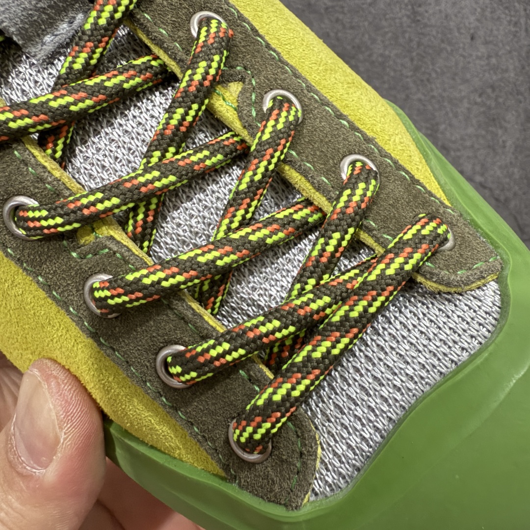 图片[5]-【莞产渠道】TEARS.RIP联名Tres Bien小众德训鞋男士户外休闲鞋露营旅行徒步鞋 来自瑞典的复合式选品店 TRÈS BIEN 今番正式推出名为「TRÈS BIEN EVERYWEAR」的系列，旨在提供消费者一个适合任何场合的衣柜，其中即包括携手义大利制鞋厂牌 Diemme 合作的全新联名鞋履。 该款以 Diemme Modiva Suede Hiker 为基础，专注于时尚外观、耐用实穿性进行改造，采用绒面革鞋面搭配全皮衬里，而活泼的对比元素、撞色效果更为设计亮点，包括突出的鞋舌网眼布料、粉色橡胶鞋头、后跟加固配置等，最后搭载 Vibram® 外底完善优秀抓地力 尺码：39-45-选品中心