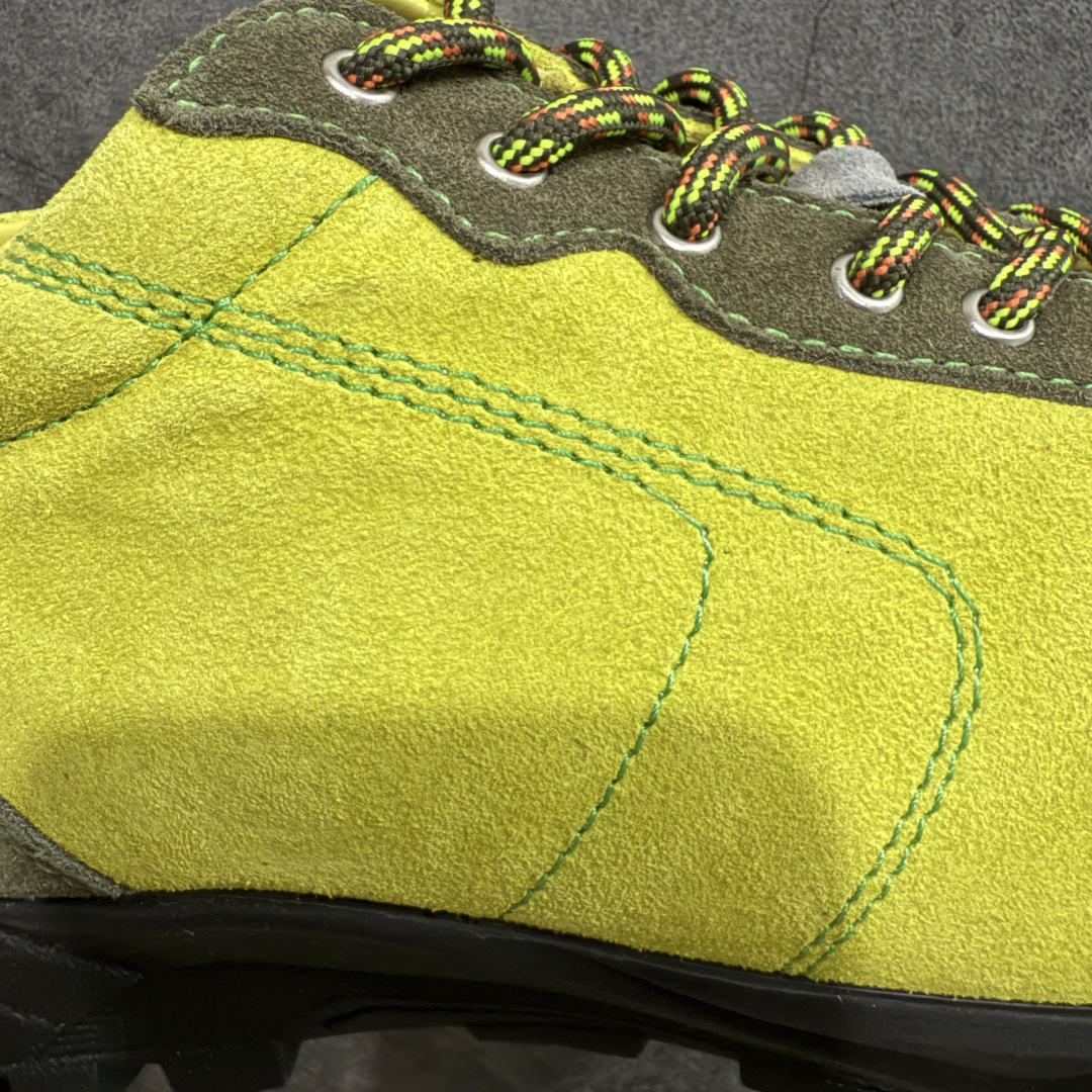 图片[3]-【莞产渠道】TEARS.RIP联名Tres Bien小众德训鞋男士户外休闲鞋露营旅行徒步鞋 来自瑞典的复合式选品店 TRÈS BIEN 今番正式推出名为「TRÈS BIEN EVERYWEAR」的系列，旨在提供消费者一个适合任何场合的衣柜，其中即包括携手义大利制鞋厂牌 Diemme 合作的全新联名鞋履。 该款以 Diemme Modiva Suede Hiker 为基础，专注于时尚外观、耐用实穿性进行改造，采用绒面革鞋面搭配全皮衬里，而活泼的对比元素、撞色效果更为设计亮点，包括突出的鞋舌网眼布料、粉色橡胶鞋头、后跟加固配置等，最后搭载 Vibram® 外底完善优秀抓地力 尺码：39-45-选品中心