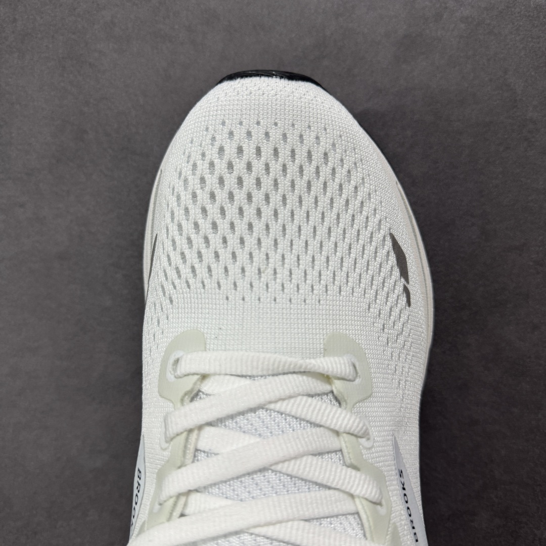 图片[8]-【公司级】布鲁克斯Brooks Ghost 幽灵 15 经典鞋款厚底增高运动老爹鞋 幽灵麦克斯，作为Brooks家的次顶级缓震跑鞋，Ghost 幽灵凭借优秀的脚感和穿着体验一直备受好评，是Brooks最畅销的鞋款之一。Ghost 15延续了该系列简洁大方的家族式设计语言，整体设计干净利落，大大的logo在沉稳中又透露着一丝张扬，任何年纪的跑者穿着都不会有违和感。工程针织鞋面带来贴合式的包裹体验，鞋面有一定的厚度，春秋，冬季都是非常不错的选择。大大的压胶LOGO有一定的拉扯强度，在优化鞋身设计的同时起到了稳定鞋面，提升稳定性的作用。鞋尖做了加强处理，而且硬度很高，来提升前掌的舒适度和保护性。后跟采用硬质港宝搭配环绕TPU的组合，来提升鞋身稳定性，配合充分的泡棉填充，包裹感十足。Ghost 15的中底采用了一体式DNA Loft V2泡棉，具有非常好的缓震性能，滚定性也非常好。橡胶厚度非常可观，鞋底巨大凹槽纹路，抓地性和止滑性都非常棒。Ghost 15的定位更偏向是一双综训鞋，兼顾缓震效能的同时回弹效果更佳。 尺码：36-46-选品中心