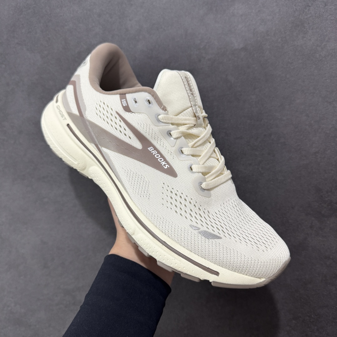 图片[3]-【公司级】布鲁克斯Brooks Ghost 幽灵 15 经典鞋款厚底增高运动老爹鞋 幽灵麦克斯，作为Brooks家的次顶级缓震跑鞋，Ghost 幽灵凭借优秀的脚感和穿着体验一直备受好评，是Brooks最畅销的鞋款之一。Ghost 15延续了该系列简洁大方的家族式设计语言，整体设计干净利落，大大的logo在沉稳中又透露着一丝张扬，任何年纪的跑者穿着都不会有违和感。工程针织鞋面带来贴合式的包裹体验，鞋面有一定的厚度，春秋，冬季都是非常不错的选择。大大的压胶LOGO有一定的拉扯强度，在优化鞋身设计的同时起到了稳定鞋面，提升稳定性的作用。鞋尖做了加强处理，而且硬度很高，来提升前掌的舒适度和保护性。后跟采用硬质港宝搭配环绕TPU的组合，来提升鞋身稳定性，配合充分的泡棉填充，包裹感十足。Ghost 15的中底采用了一体式DNA Loft V2泡棉，具有非常好的缓震性能，滚定性也非常好。橡胶厚度非常可观，鞋底巨大凹槽纹路，抓地性和止滑性都非常棒。Ghost 15的定位更偏向是一双综训鞋，兼顾缓震效能的同时回弹效果更佳。 尺码：36-46-选品中心