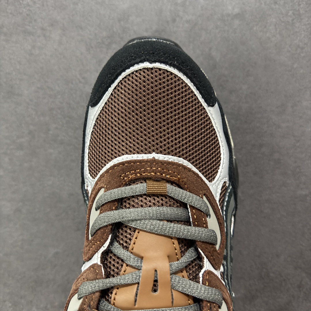 图片[8]-【公司级】Asics Gel-NYC复古单品 亚瑟士ASICSTIGER秋季新款休闲鞋 厚底街头运动休闲鞋 ASICS亚瑟士推出全新GEL-NYC，彰显纽约都市活力 这次的新系列融入了多个版本GEL的经典设计风格，广受好评。其设计灵感来源于GEL-NIMBUS 3,GEL-MC PLUS V 和 GEL-CUMULUS 16 这些往日经典鞋款。GEL-NYC使用GEL-CUMULUS 16鞋款的鞋楦设计,展现了独特的现代化美学。鞋底采用了轻质发泡材料,并在后跟和前掌处采用了ASICS亚瑟士核心科技——GEL缓震胶,赋予鞋款强大的缓冲性能,提供了更柔软舒适的穿着体验。而在原有设计的启发之上,此次鞋款采用更贴合当今潮流趋势的材料和创新技术,展现出纽约充满活力的都市精神。 尺码：36-45-选品中心