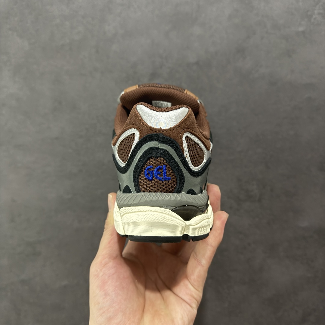 图片[4]-【公司级】Asics Gel-NYC复古单品 亚瑟士ASICSTIGER秋季新款休闲鞋 厚底街头运动休闲鞋 ASICS亚瑟士推出全新GEL-NYC，彰显纽约都市活力 这次的新系列融入了多个版本GEL的经典设计风格，广受好评。其设计灵感来源于GEL-NIMBUS 3,GEL-MC PLUS V 和 GEL-CUMULUS 16 这些往日经典鞋款。GEL-NYC使用GEL-CUMULUS 16鞋款的鞋楦设计,展现了独特的现代化美学。鞋底采用了轻质发泡材料,并在后跟和前掌处采用了ASICS亚瑟士核心科技——GEL缓震胶,赋予鞋款强大的缓冲性能,提供了更柔软舒适的穿着体验。而在原有设计的启发之上,此次鞋款采用更贴合当今潮流趋势的材料和创新技术,展现出纽约充满活力的都市精神。 尺码：36-45-选品中心