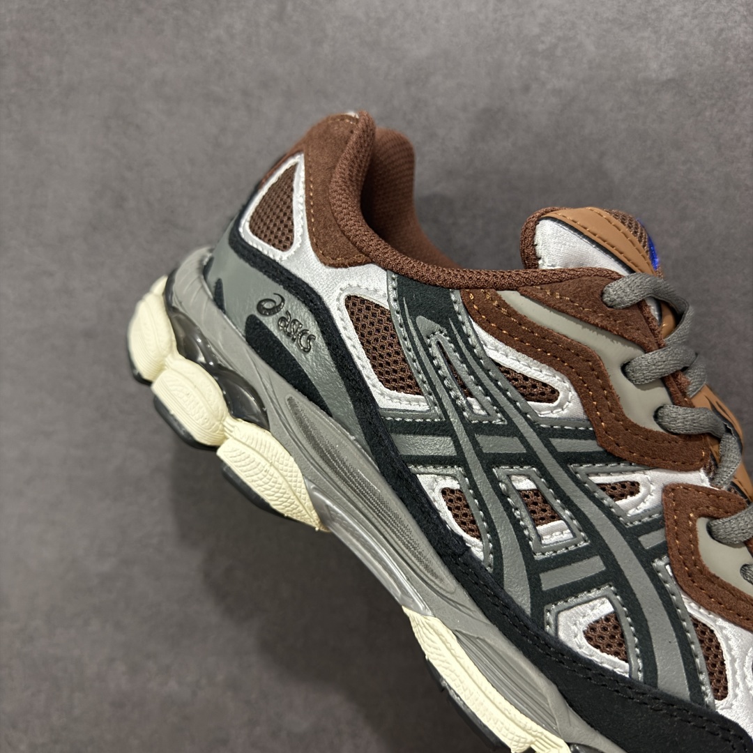 图片[6]-【公司级】Asics Gel-NYC复古单品 亚瑟士ASICSTIGER秋季新款休闲鞋 厚底街头运动休闲鞋 ASICS亚瑟士推出全新GEL-NYC，彰显纽约都市活力 这次的新系列融入了多个版本GEL的经典设计风格，广受好评。其设计灵感来源于GEL-NIMBUS 3,GEL-MC PLUS V 和 GEL-CUMULUS 16 这些往日经典鞋款。GEL-NYC使用GEL-CUMULUS 16鞋款的鞋楦设计,展现了独特的现代化美学。鞋底采用了轻质发泡材料,并在后跟和前掌处采用了ASICS亚瑟士核心科技——GEL缓震胶,赋予鞋款强大的缓冲性能,提供了更柔软舒适的穿着体验。而在原有设计的启发之上,此次鞋款采用更贴合当今潮流趋势的材料和创新技术,展现出纽约充满活力的都市精神。 尺码：36-45-选品中心