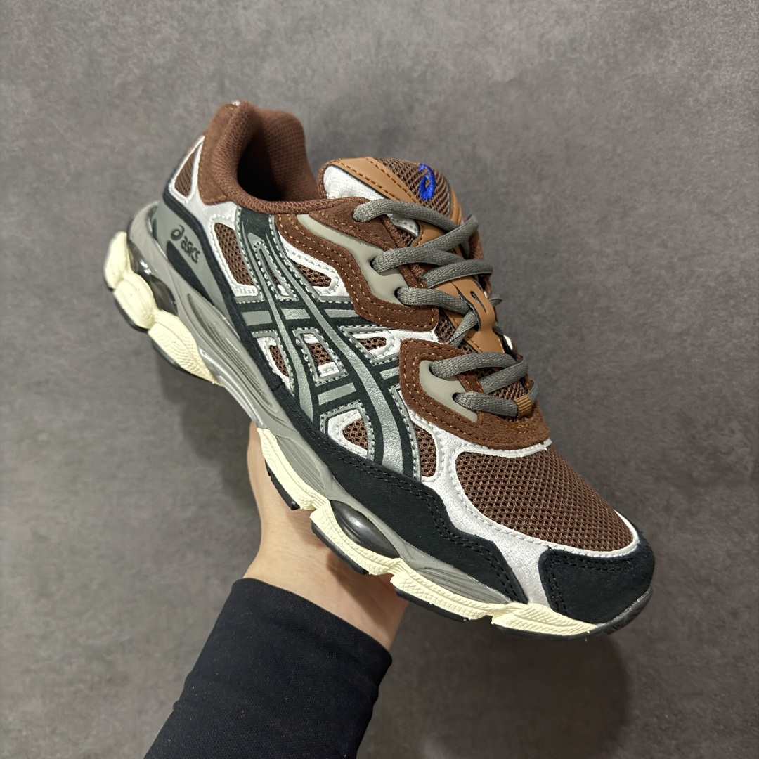 图片[3]-【公司级】Asics Gel-NYC复古单品 亚瑟士ASICSTIGER秋季新款休闲鞋 厚底街头运动休闲鞋 ASICS亚瑟士推出全新GEL-NYC，彰显纽约都市活力 这次的新系列融入了多个版本GEL的经典设计风格，广受好评。其设计灵感来源于GEL-NIMBUS 3,GEL-MC PLUS V 和 GEL-CUMULUS 16 这些往日经典鞋款。GEL-NYC使用GEL-CUMULUS 16鞋款的鞋楦设计,展现了独特的现代化美学。鞋底采用了轻质发泡材料,并在后跟和前掌处采用了ASICS亚瑟士核心科技——GEL缓震胶,赋予鞋款强大的缓冲性能,提供了更柔软舒适的穿着体验。而在原有设计的启发之上,此次鞋款采用更贴合当今潮流趋势的材料和创新技术,展现出纽约充满活力的都市精神。 尺码：36-45-选品中心