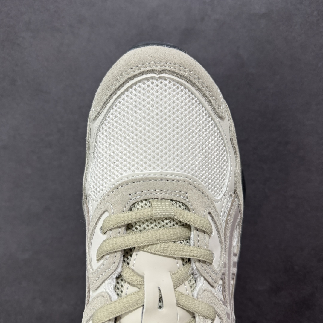 图片[8]-【公司级】Asics Gel-NYC复古单品 亚瑟士ASICSTIGER秋季新款休闲鞋 厚底街头运动休闲鞋 ASICS亚瑟士推出全新GEL-NYC，彰显纽约都市活力 这次的新系列融入了多个版本GEL的经典设计风格，广受好评。其设计灵感来源于GEL-NIMBUS 3,GEL-MC PLUS V 和 GEL-CUMULUS 16 这些往日经典鞋款。GEL-NYC使用GEL-CUMULUS 16鞋款的鞋楦设计,展现了独特的现代化美学。鞋底采用了轻质发泡材料,并在后跟和前掌处采用了ASICS亚瑟士核心科技——GEL缓震胶,赋予鞋款强大的缓冲性能,提供了更柔软舒适的穿着体验。而在原有设计的启发之上,此次鞋款采用更贴合当今潮流趋势的材料和创新技术,展现出纽约充满活力的都市精神。 尺码：36-45-选品中心