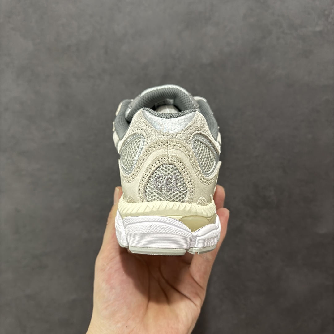 图片[4]-【公司级】Asics Gel-NYC复古单品 亚瑟士ASICSTIGER秋季新款休闲鞋 厚底街头运动休闲鞋 ASICS亚瑟士推出全新GEL-NYC，彰显纽约都市活力 这次的新系列融入了多个版本GEL的经典设计风格，广受好评。其设计灵感来源于GEL-NIMBUS 3,GEL-MC PLUS V 和 GEL-CUMULUS 16 这些往日经典鞋款。GEL-NYC使用GEL-CUMULUS 16鞋款的鞋楦设计,展现了独特的现代化美学。鞋底采用了轻质发泡材料,并在后跟和前掌处采用了ASICS亚瑟士核心科技——GEL缓震胶,赋予鞋款强大的缓冲性能,提供了更柔软舒适的穿着体验。而在原有设计的启发之上,此次鞋款采用更贴合当今潮流趋势的材料和创新技术,展现出纽约充满活力的都市精神。 尺码：36-45-选品中心
