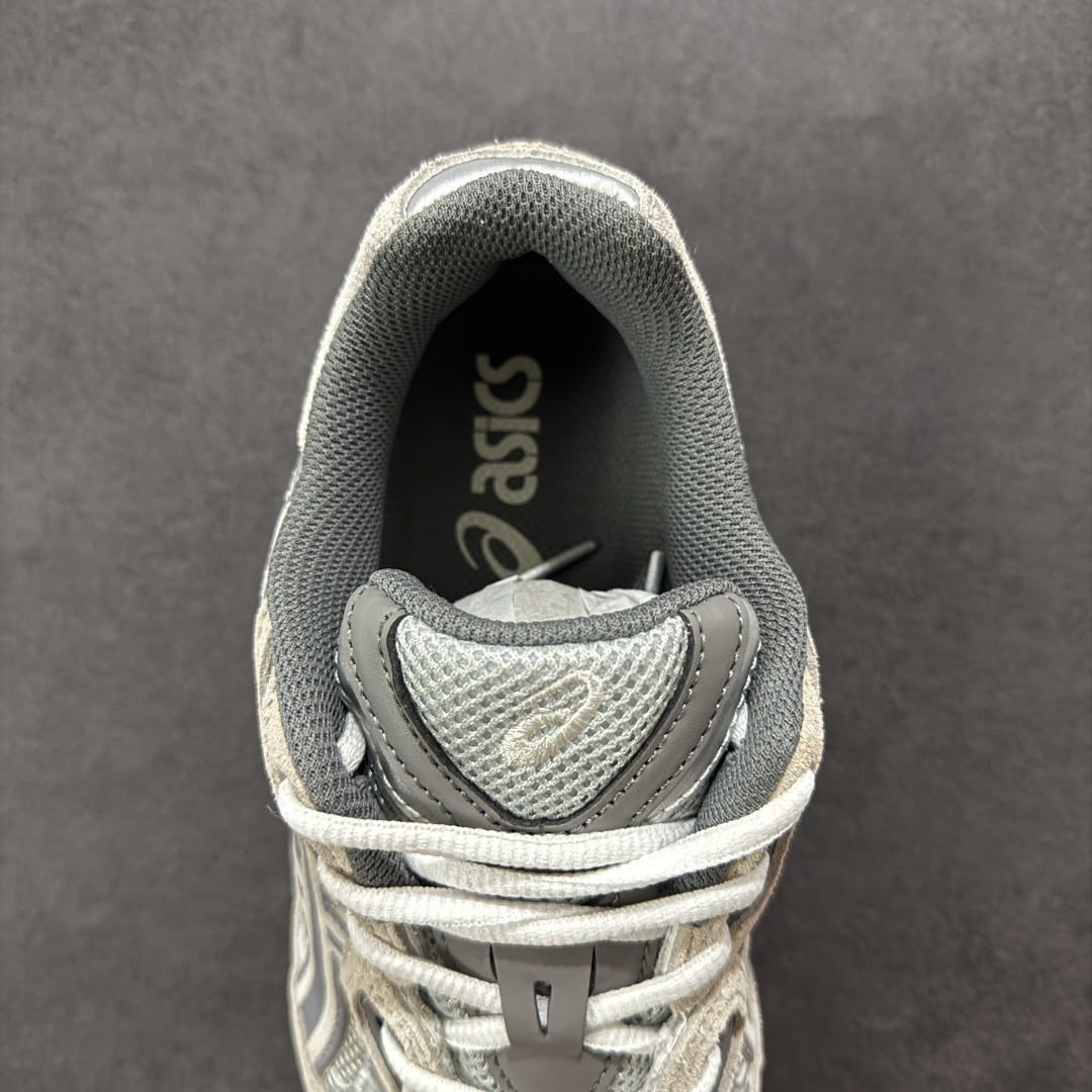 图片[7]-【公司级】Asics Gel-NYC复古单品 亚瑟士ASICSTIGER秋季新款休闲鞋 厚底街头运动休闲鞋 ASICS亚瑟士推出全新GEL-NYC，彰显纽约都市活力 这次的新系列融入了多个版本GEL的经典设计风格，广受好评。其设计灵感来源于GEL-NIMBUS 3,GEL-MC PLUS V 和 GEL-CUMULUS 16 这些往日经典鞋款。GEL-NYC使用GEL-CUMULUS 16鞋款的鞋楦设计,展现了独特的现代化美学。鞋底采用了轻质发泡材料,并在后跟和前掌处采用了ASICS亚瑟士核心科技——GEL缓震胶,赋予鞋款强大的缓冲性能,提供了更柔软舒适的穿着体验。而在原有设计的启发之上,此次鞋款采用更贴合当今潮流趋势的材料和创新技术,展现出纽约充满活力的都市精神。 尺码：36-45-选品中心