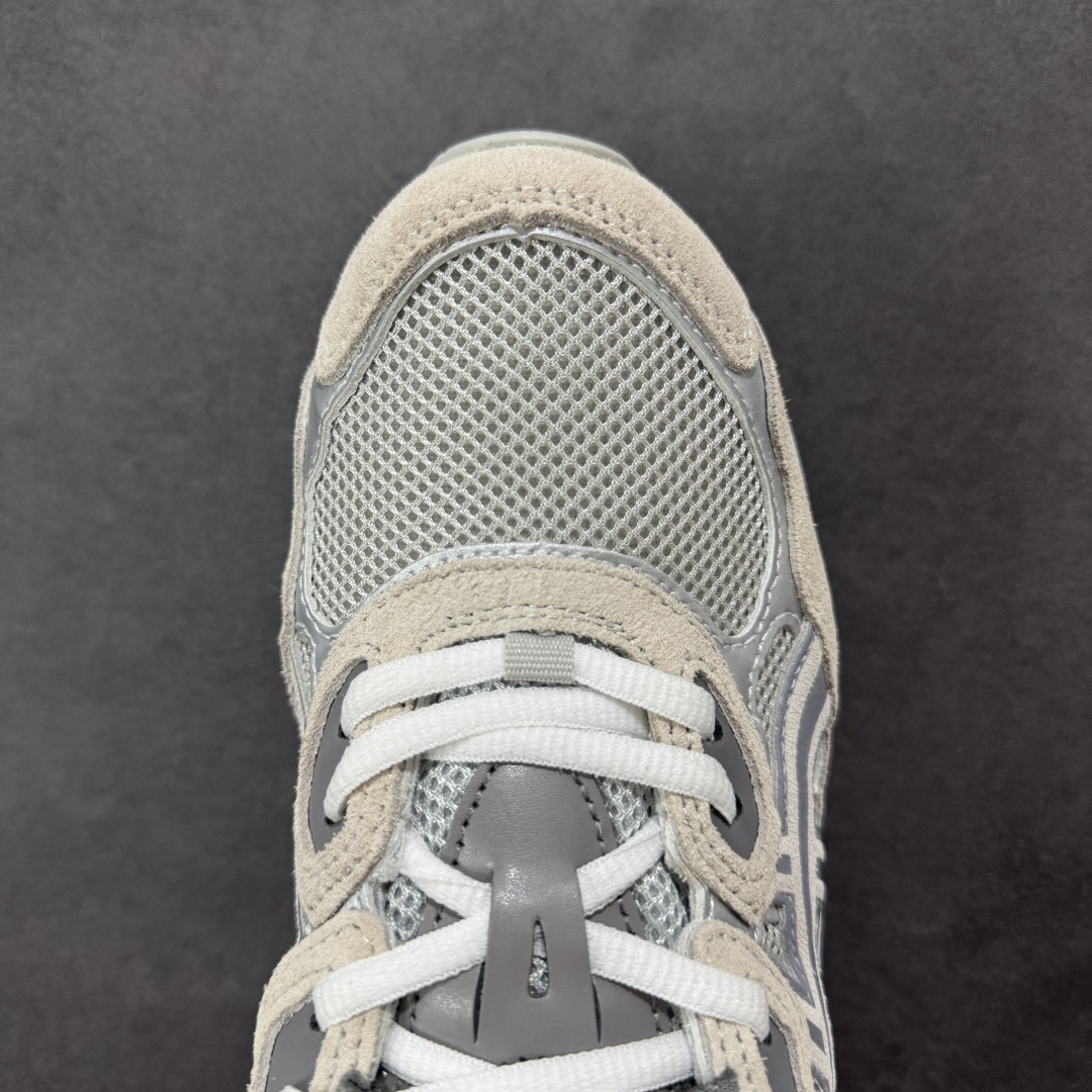 图片[8]-【公司级】Asics Gel-NYC复古单品 亚瑟士ASICSTIGER秋季新款休闲鞋 厚底街头运动休闲鞋 ASICS亚瑟士推出全新GEL-NYC，彰显纽约都市活力 这次的新系列融入了多个版本GEL的经典设计风格，广受好评。其设计灵感来源于GEL-NIMBUS 3,GEL-MC PLUS V 和 GEL-CUMULUS 16 这些往日经典鞋款。GEL-NYC使用GEL-CUMULUS 16鞋款的鞋楦设计,展现了独特的现代化美学。鞋底采用了轻质发泡材料,并在后跟和前掌处采用了ASICS亚瑟士核心科技——GEL缓震胶,赋予鞋款强大的缓冲性能,提供了更柔软舒适的穿着体验。而在原有设计的启发之上,此次鞋款采用更贴合当今潮流趋势的材料和创新技术,展现出纽约充满活力的都市精神。 尺码：36-45-选品中心