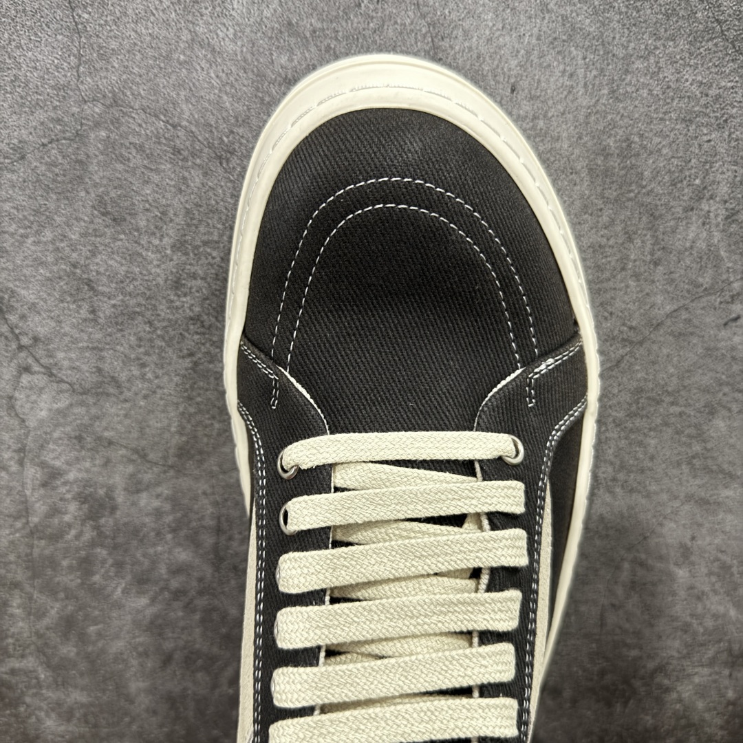 图片[5]-【S版本】莞产A级货 主打外贸 微店 平台 12个色陆续上架后续配色还在更新中 产品只会越做越漂亮💯 RO欧文斯Rickowens 最新版底模，drkshdw字体凸出来 的 无半点色差，斜纹布的材质和间距都是极致还原 【鞋头采用原版一致工艺 又翘又歪的效果目前这个技术市面上的任何版本都达不到这个效果】 【经历了3个半月时间洪师傅带领8人团队终于研究出1-1复刻还原版本 东莞厚街洪师傅是一位有着17年的开板师经验丰富的一位老师傅 一针一孔的研究‼️ 私模开发205个走针69个细节一步到位不敢说百分百💯保证有百分之98还原 慢工出细活 好的产品不怕晚 这次的开发针对艺术家 收藏家 高品质 的人群 定制品牌logo的拉链！超大一比一规格礼盒装，重达3斤以上，外加定制欧文斯保护盒！ 配有日文、英文，双语种配件卡片！细节诠释，一件不落。 鞋盒翻盖 三标，正面+底部都一一做到！虽然增加不了实质的成本，但是打磨产品的细节，再微小也会还原！ 尺码：35 36 37 38 39 40 41 42 43 44 45 46-选品中心