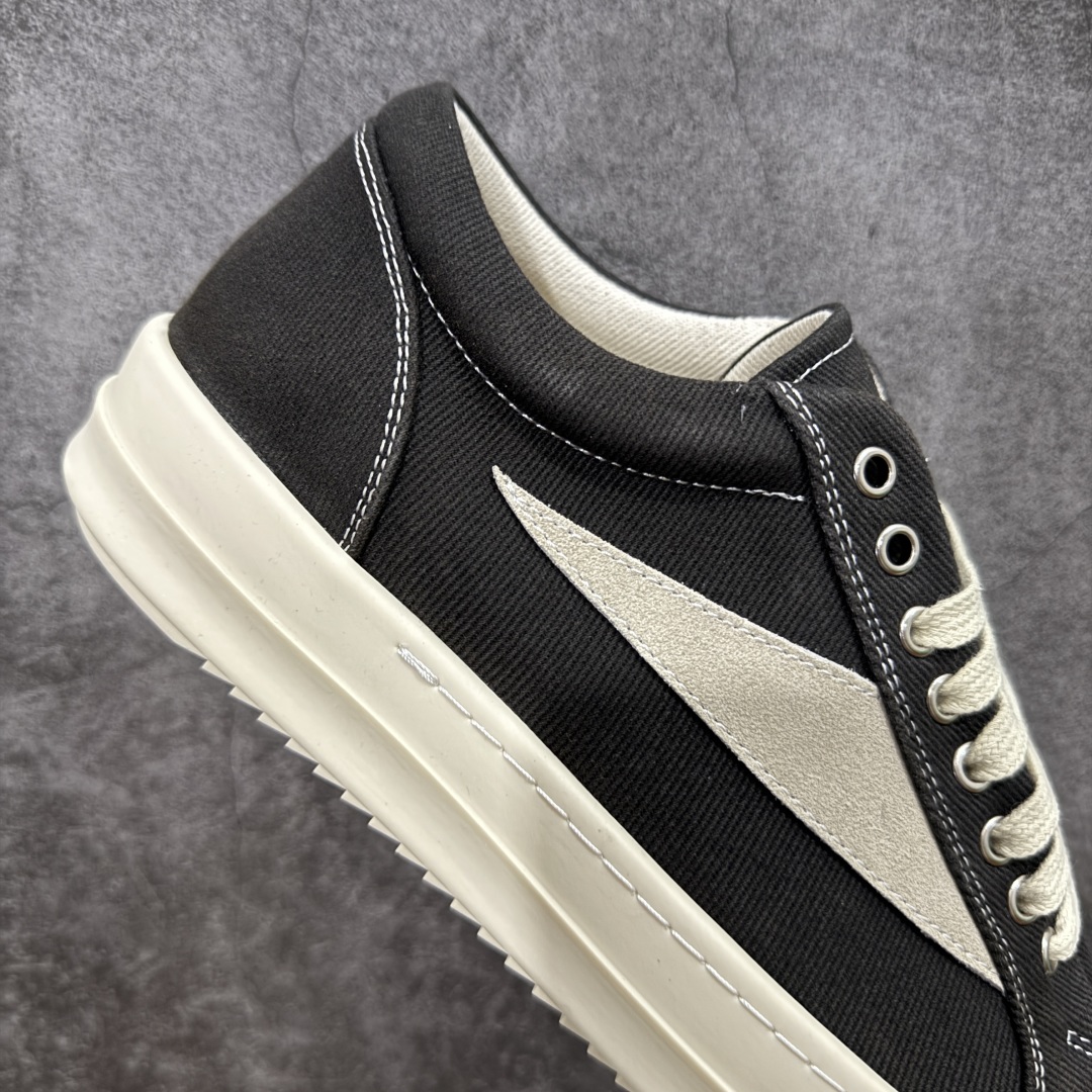 图片[7]-【S版本】莞产A级货 主打外贸 微店 平台 12个色陆续上架后续配色还在更新中 产品只会越做越漂亮💯 RO欧文斯Rickowens 最新版底模，drkshdw字体凸出来 的 无半点色差，斜纹布的材质和间距都是极致还原 【鞋头采用原版一致工艺 又翘又歪的效果目前这个技术市面上的任何版本都达不到这个效果】 【经历了3个半月时间洪师傅带领8人团队终于研究出1-1复刻还原版本 东莞厚街洪师傅是一位有着17年的开板师经验丰富的一位老师傅 一针一孔的研究‼️ 私模开发205个走针69个细节一步到位不敢说百分百💯保证有百分之98还原 慢工出细活 好的产品不怕晚 这次的开发针对艺术家 收藏家 高品质 的人群 定制品牌logo的拉链！超大一比一规格礼盒装，重达3斤以上，外加定制欧文斯保护盒！ 配有日文、英文，双语种配件卡片！细节诠释，一件不落。 鞋盒翻盖 三标，正面+底部都一一做到！虽然增加不了实质的成本，但是打磨产品的细节，再微小也会还原！ 尺码：35 36 37 38 39 40 41 42 43 44 45 46-选品中心