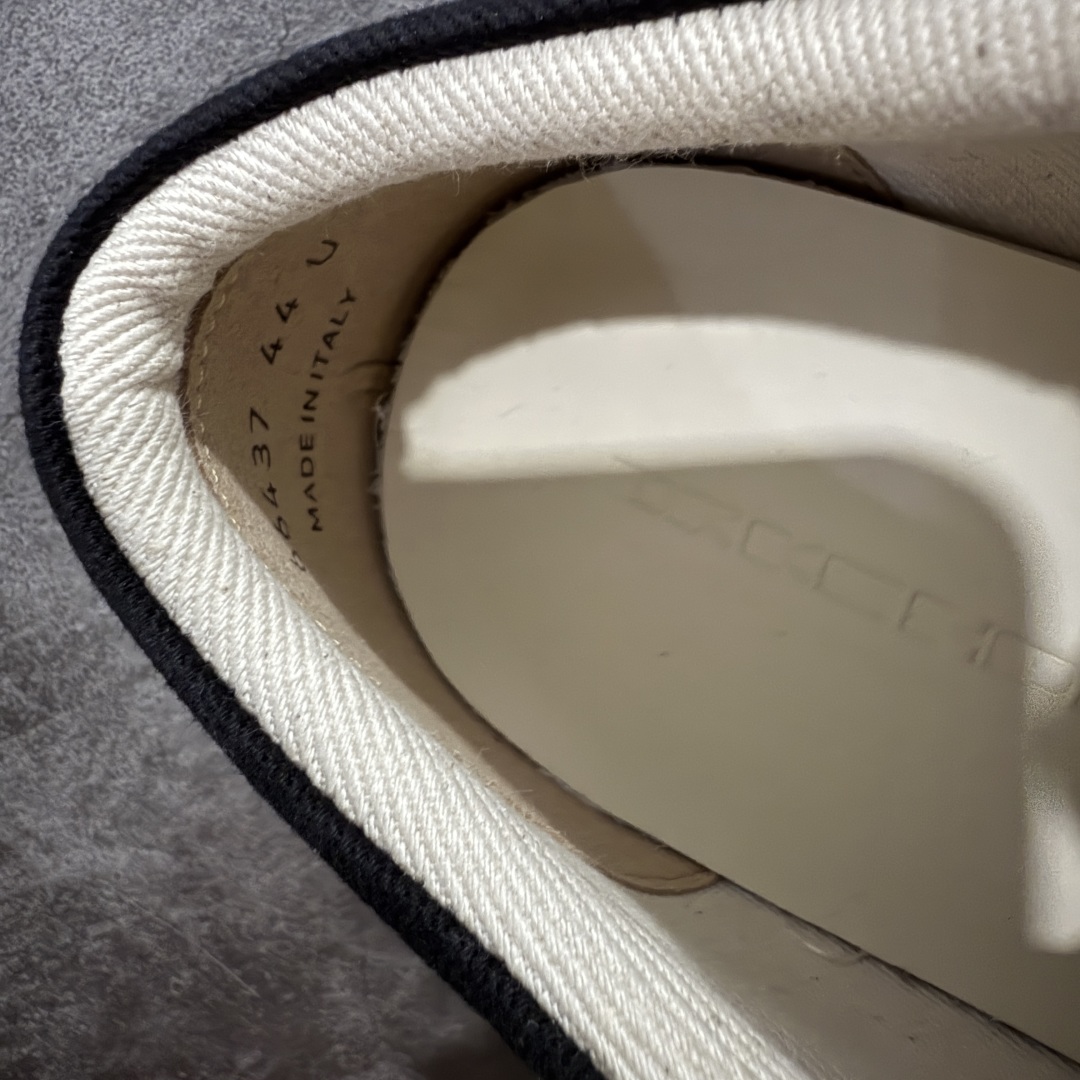 图片[7]-【S版本】莞产A级货 主打外贸 微店 平台 12个色陆续上架后续配色还在更新中 产品只会越做越漂亮💯 RO欧文斯Rickowens 最新版底模，drkshdw字体凸出来 的 无半点色差，斜纹布的材质和间距都是极致还原 【鞋头采用原版一致工艺 又翘又歪的效果目前这个技术市面上的任何版本都达不到这个效果】 【经历了3个半月时间洪师傅带领8人团队终于研究出1-1复刻还原版本 东莞厚街洪师傅是一位有着17年的开板师经验丰富的一位老师傅 一针一孔的研究‼️ 私模开发205个走针69个细节一步到位不敢说百分百💯保证有百分之98还原 慢工出细活 好的产品不怕晚 这次的开发针对艺术家 收藏家 高品质 的人群 定制品牌logo的拉链！超大一比一规格礼盒装，重达3斤以上，外加定制欧文斯保护盒！ 配有日文、英文，双语种配件卡片！细节诠释，一件不落。 鞋盒翻盖 三标，正面+底部都一一做到！虽然增加不了实质的成本，但是打磨产品的细节，再微小也会还原！ 尺码：40-46-选品中心